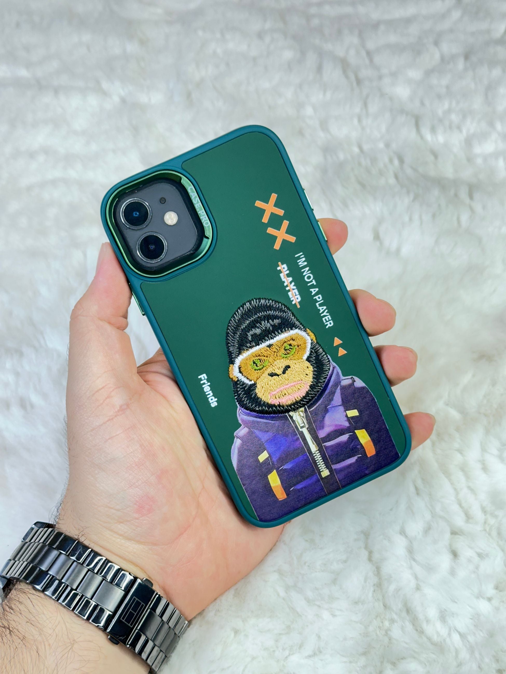 iPhone 12 Sert Kapaklı Tatlı Karakterli Dikişli Safari Kılıf