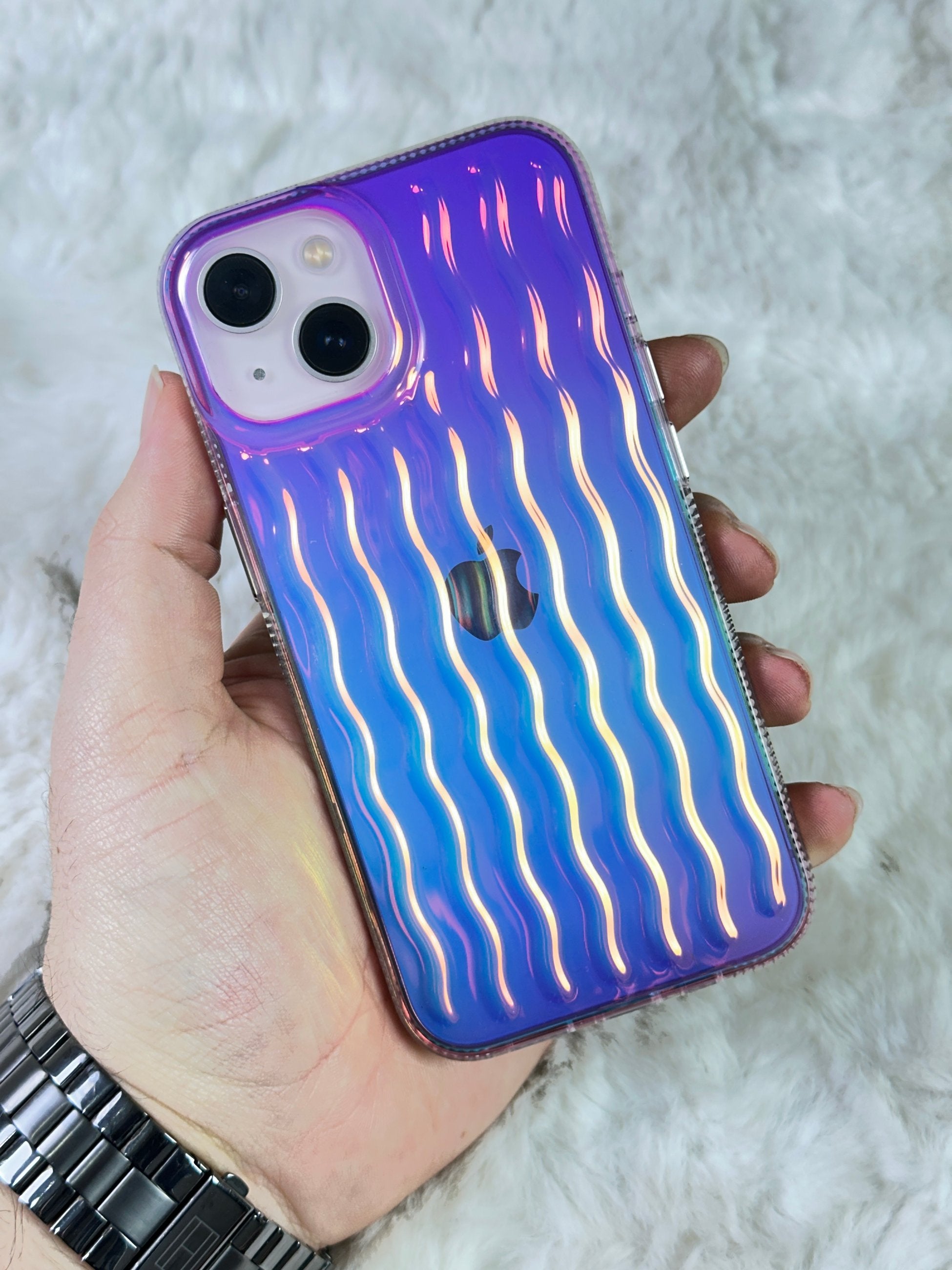 iPhone 13 ile Uyumlu Renkli Dalgalı Darbelere Karşı Dayanıklı Kamera Çıkıntılı İsmira Kılıf