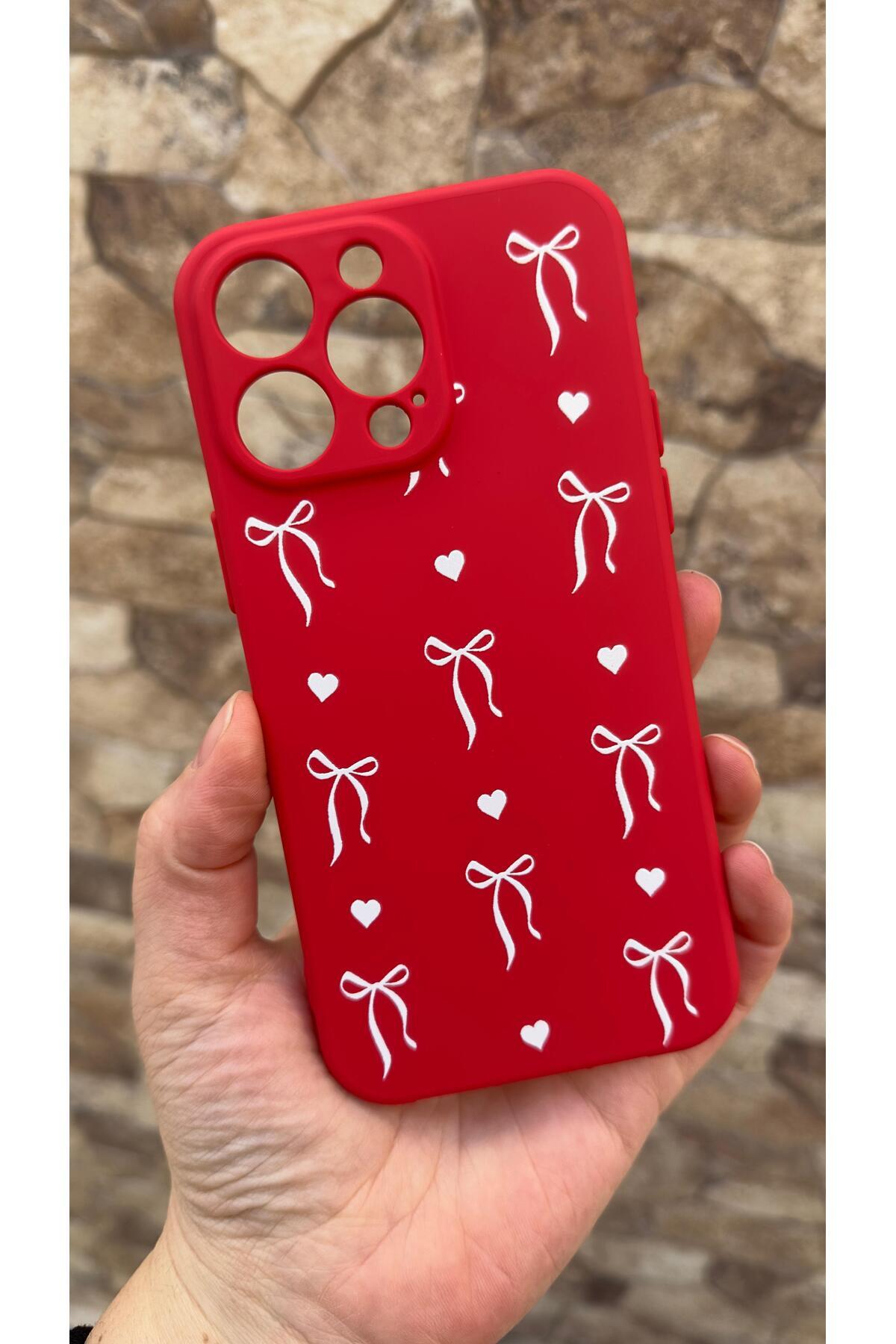 iPhone 13 Pro Max Uyumlu Kalpli Fiyonk Desenli Silikon Darbe Emici Klasik Korumalı Rubber Kılıf