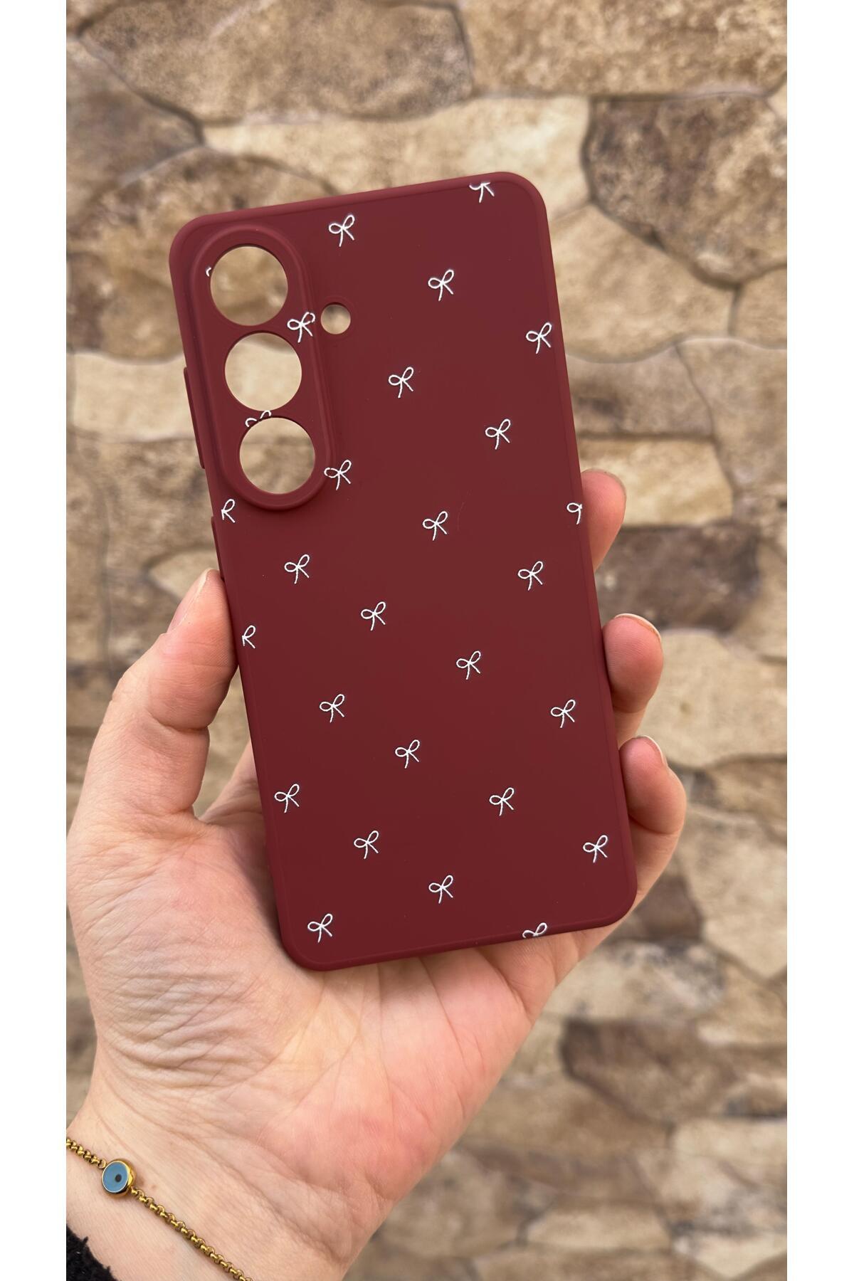 Samsung Galaxy S26 Uyumlu Beyaz Fiyonk Desenli Silikon Darbe Emici Klasik Korumalı Rubber Kılıf