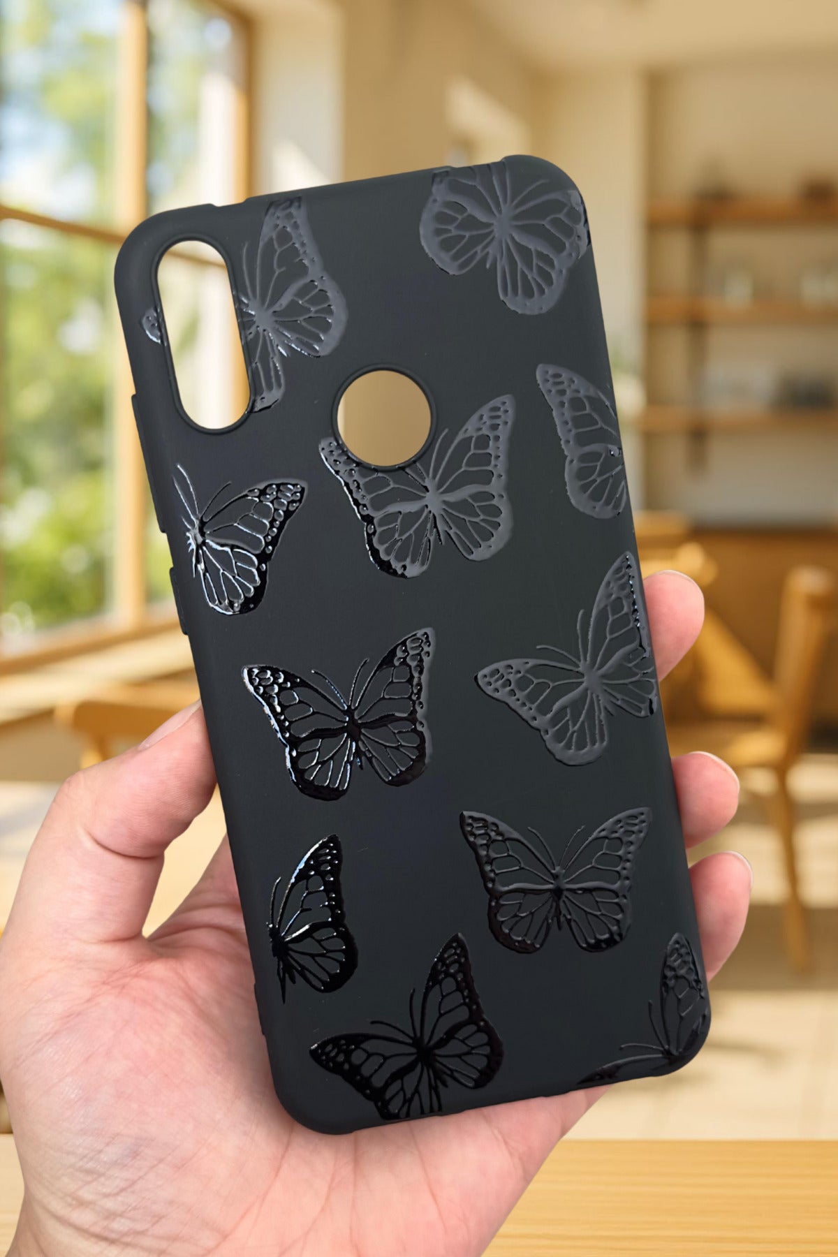 HUAWEİ Y7 2019 Uyumlu Siyah Kelebek Desenli Silikon Darbe Emici Klasik Korumalı Rubber Kılıf