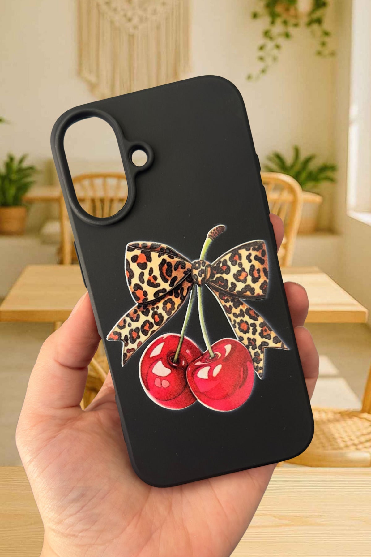 iPhone 16 Uyumlu Kiraz Leopar Fiyonk Desenli Silikon Darbe Emici Klasik Korumalı Rubber Kılıf