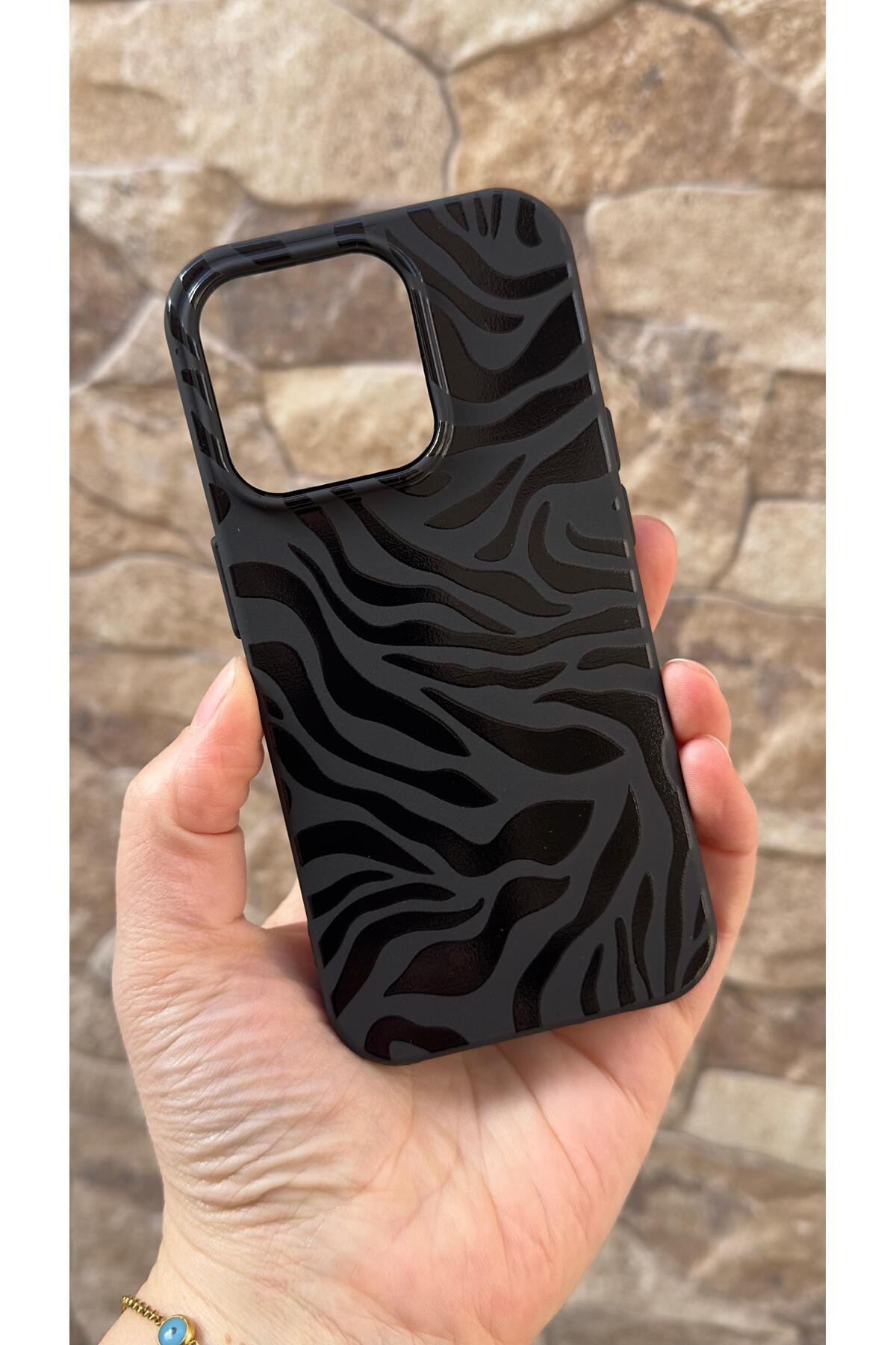 Iphone 15 Pro Uyumlu Zebra Desenli Silikon Darbe Emici Klasik Korumalı Rubber Kılıf