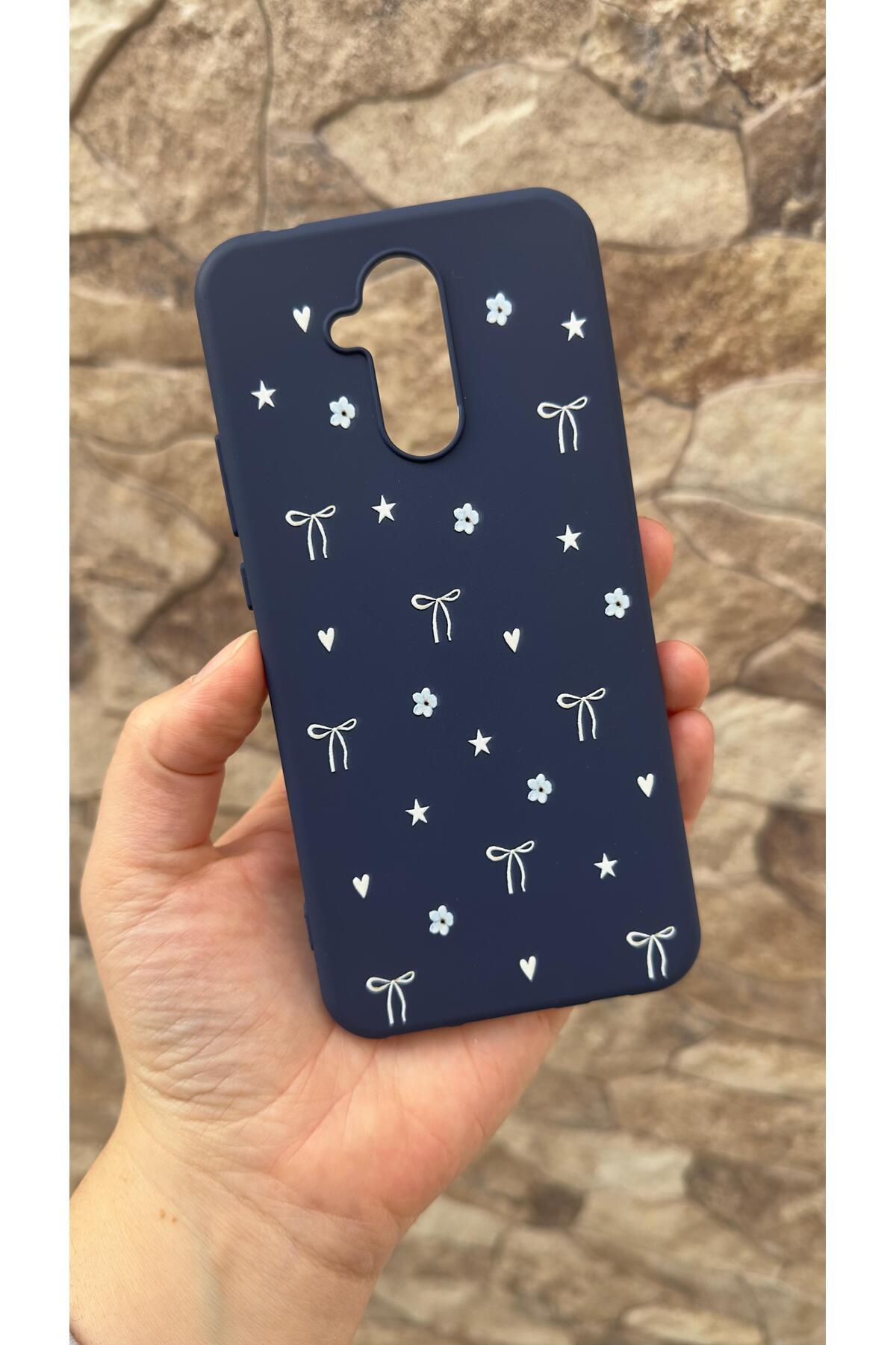 HUAWEİ Mate 20 Lite Uyumlu Mini Fiyonk Desenli Silikon Darbe Emici Klasik Korumalı Rubber Kılıf