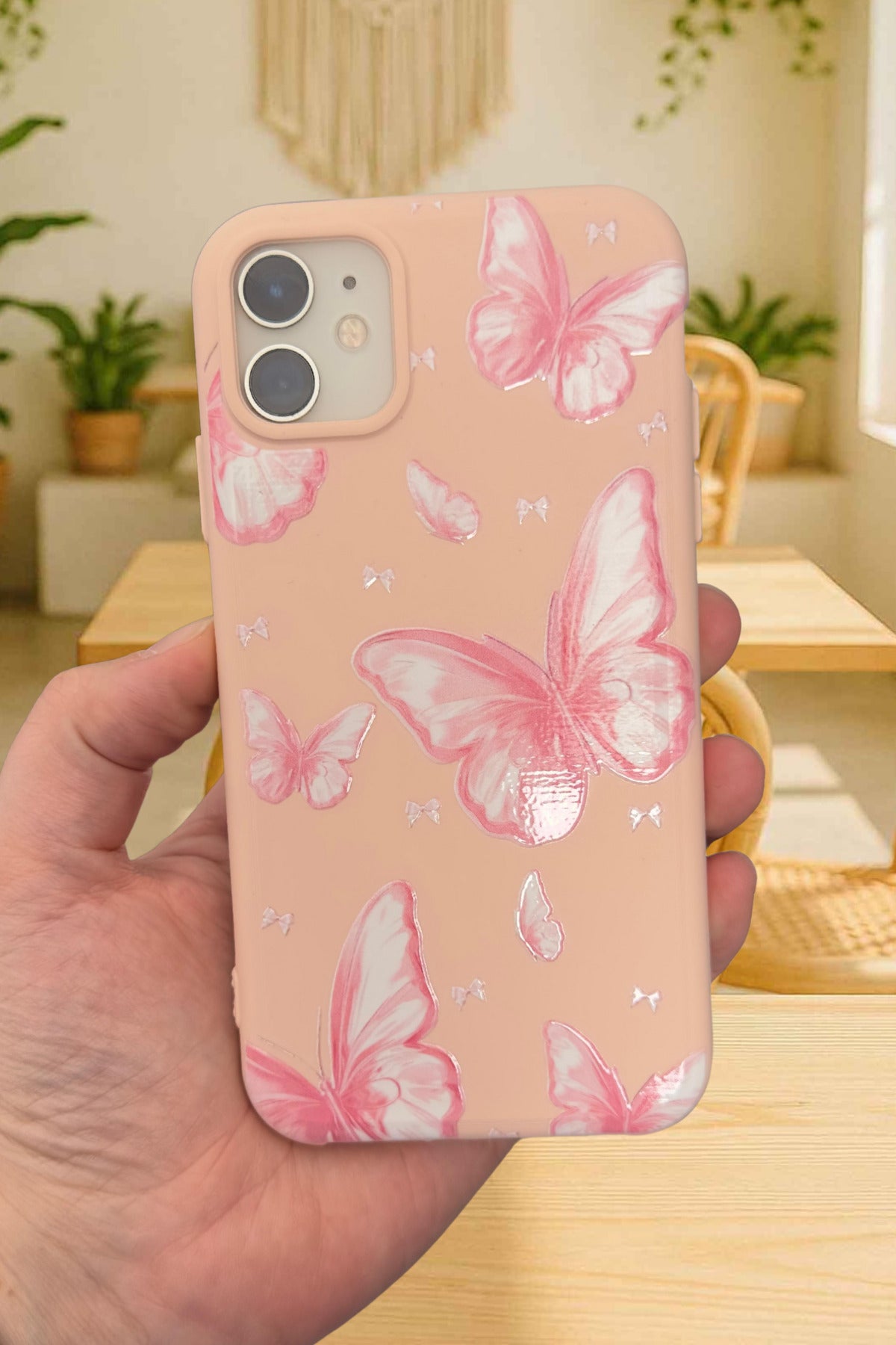 iPhone 11 Uyumlu Pembe Kelebek Desenli Silikon Darbe Emici Klasik Korumalı Rubber Kılıf