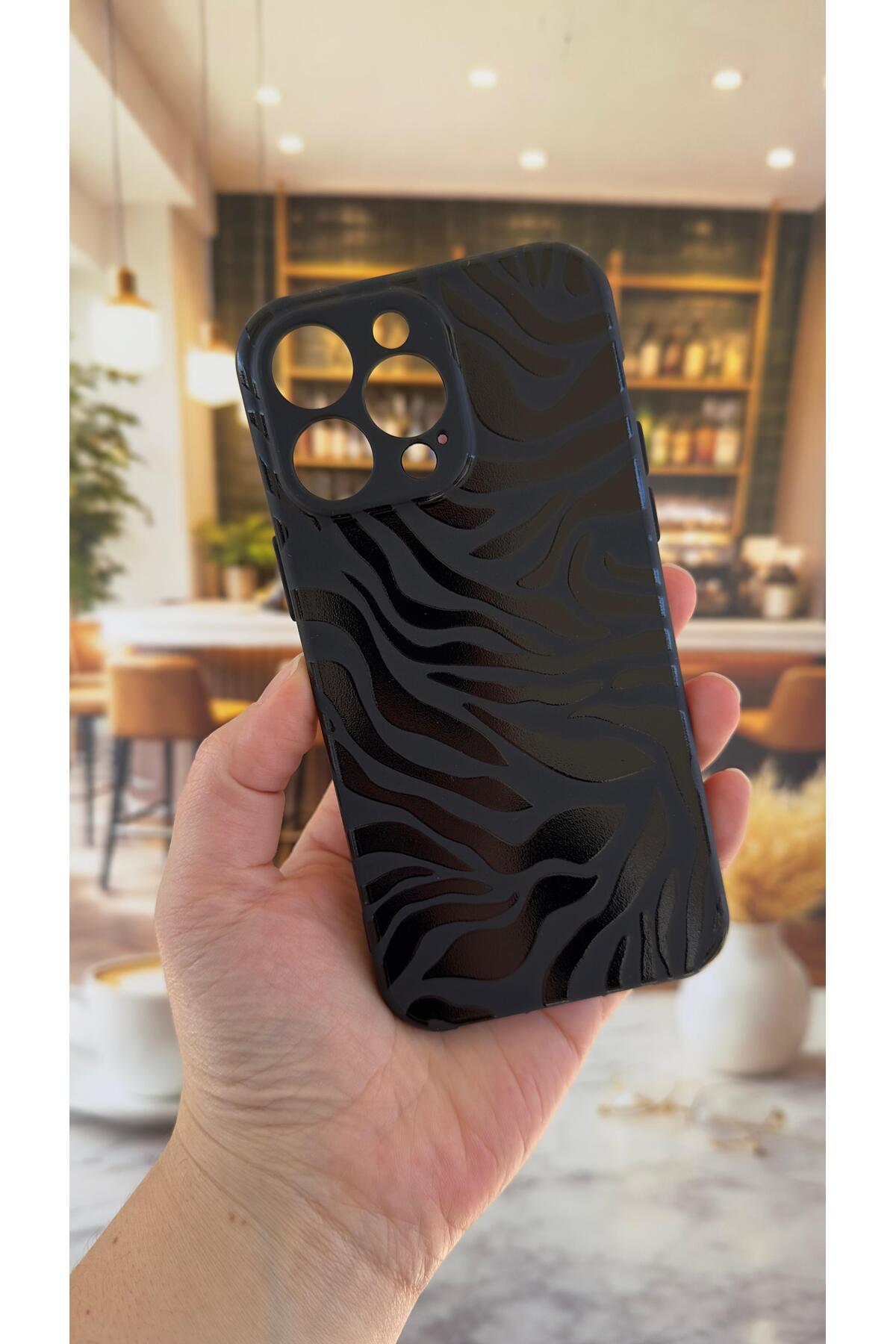 iPhone 14 Pro Max Uyumlu Zebra Desenli Silikon Darbe Emici Klasik Korumalı Rubber Kılıf