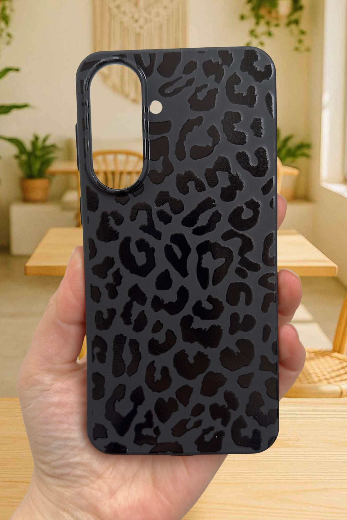 Samsung Galaxy A37 Uyumlu Siyah Leopar Desenli Silikon Darbe Emici Klasik Korumalı Rubber Kılıf
