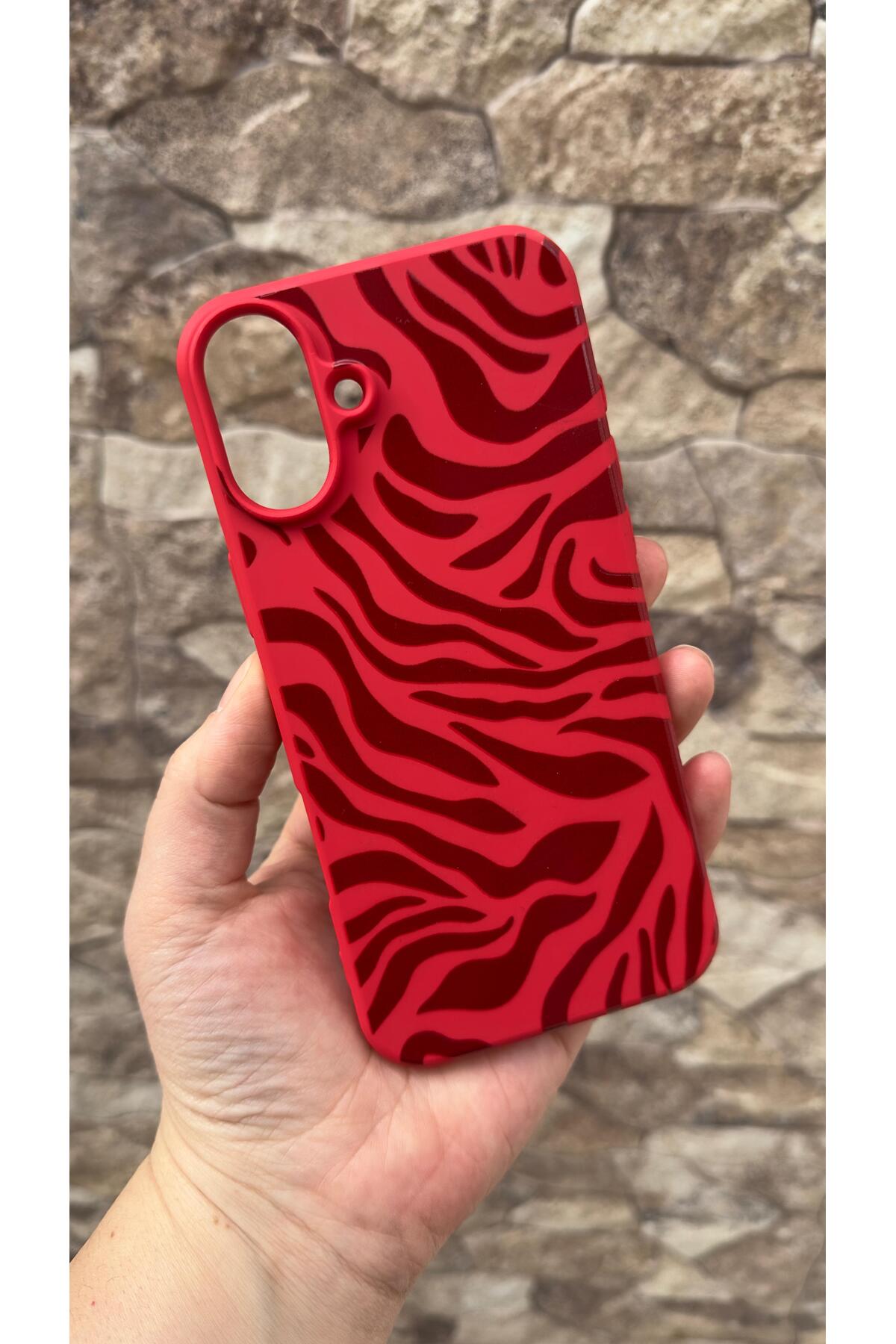 iPhone 16 Plus Uyumlu Kırmızı Zebra Desenli Silikon Darbe Emici Klasik Korumalı Rubber Kılıf