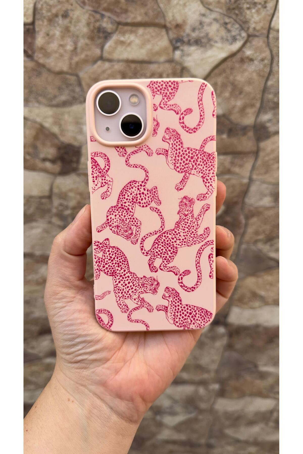 iPhone 13 Uyumlu Pembe Leopar Desenli Silikon Darbe Emici Klasik Korumalı Rubber Kılıf
