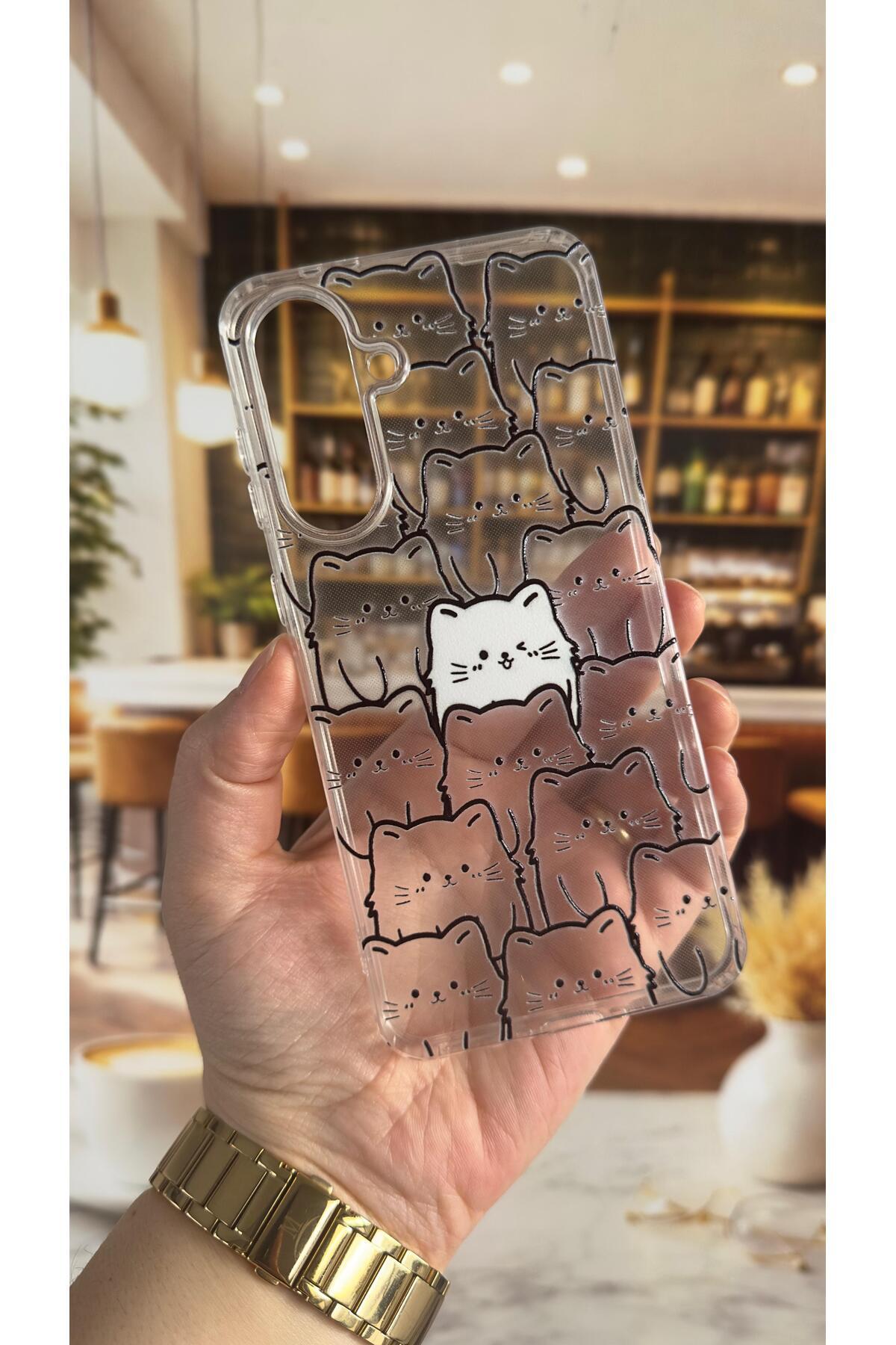 Samsung A56 Uyumlu Manycat Desenli Şeffaf Darbe Emici Kamera Korumalı Clear Kılıf