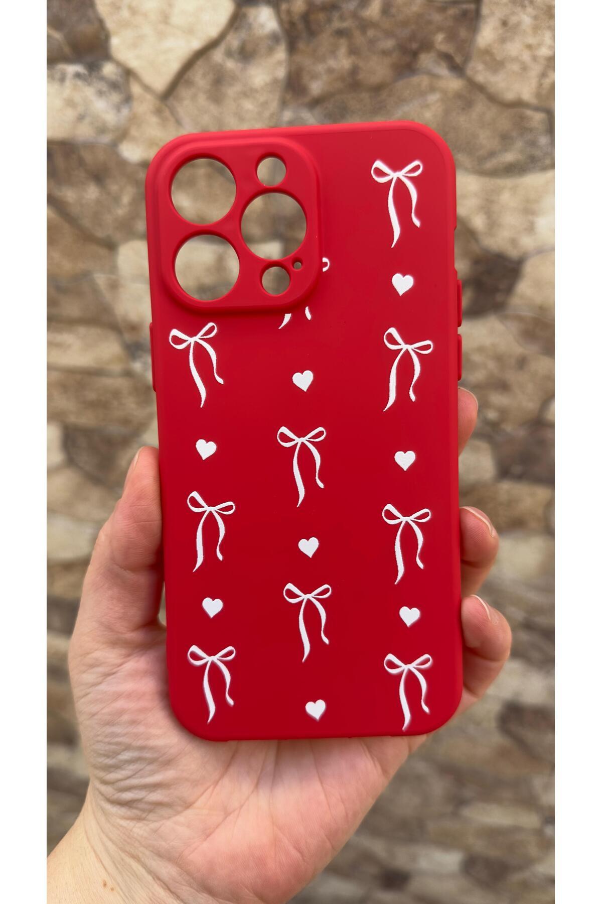 iPhone 13 Pro Max Uyumlu Kalpli Fiyonk Desenli Silikon Darbe Emici Klasik Korumalı Rubber Kılıf