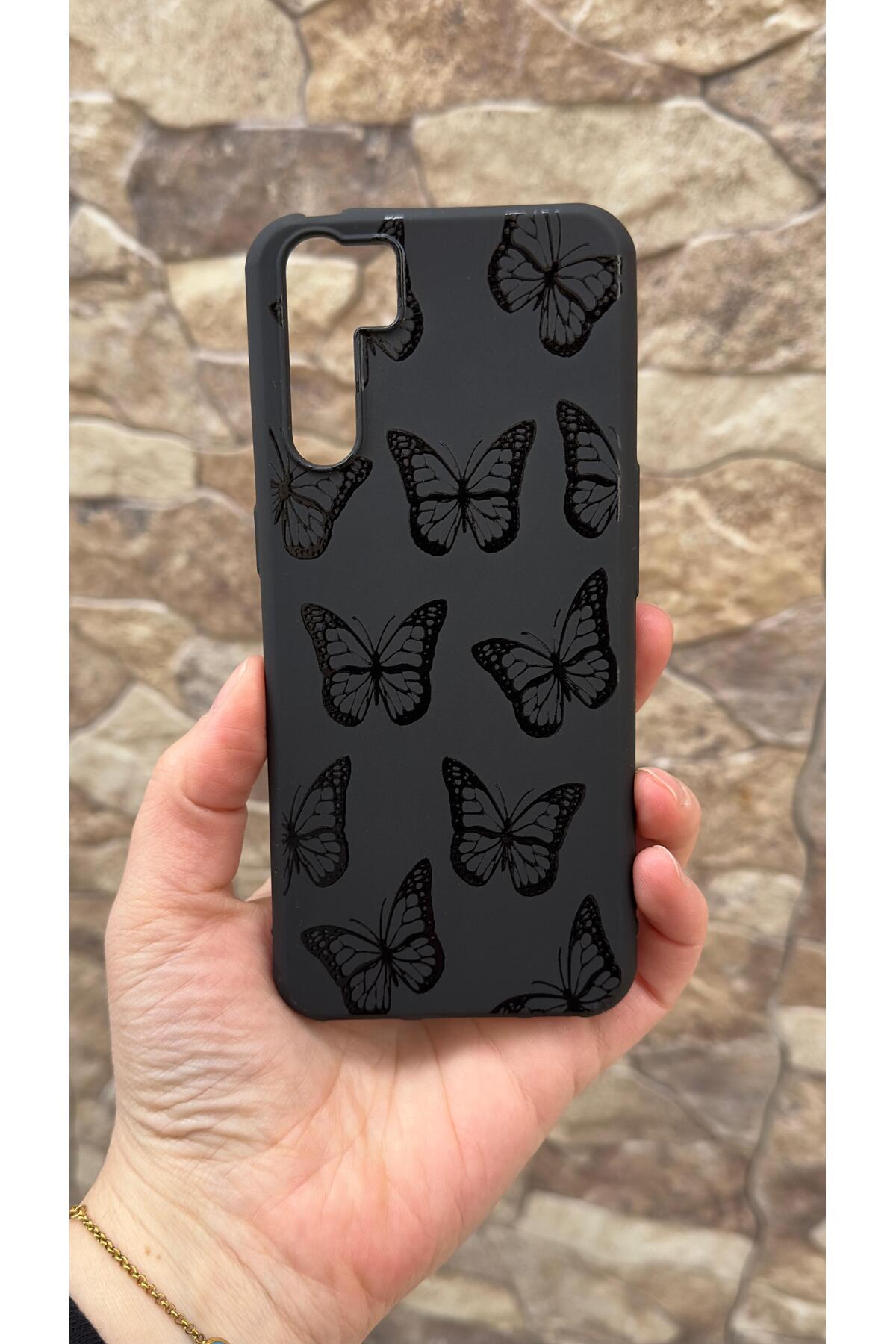 Oppo A91 Uyumlu Siyah Kelebek Desenli Silikon Darbe Emici Klasik Korumalı Rubber Kılıf
