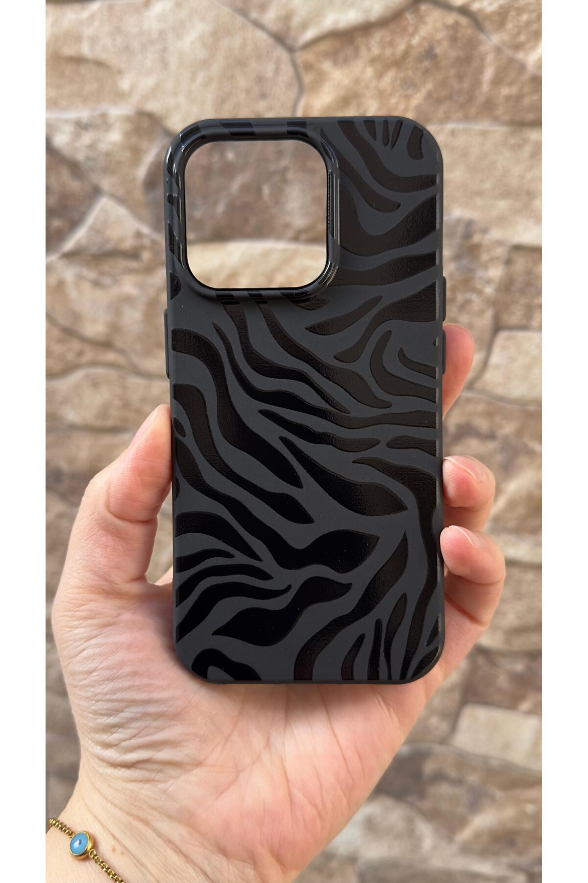 Iphone 15 Pro Uyumlu Zebra Desenli Silikon Darbe Emici Klasik Korumalı Rubber Kılıf