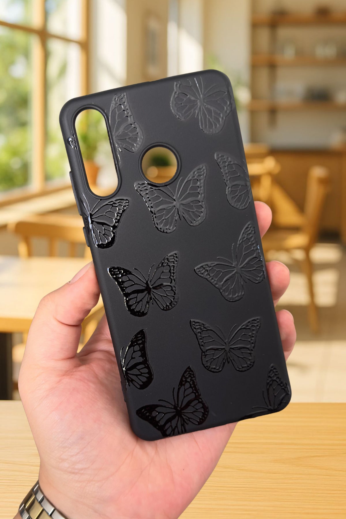 Huawei P30 Lite Uyumlu Siyah Kelebek Desenli Silikon Darbe Emici Klasik Korumalı Rubber Kılıf