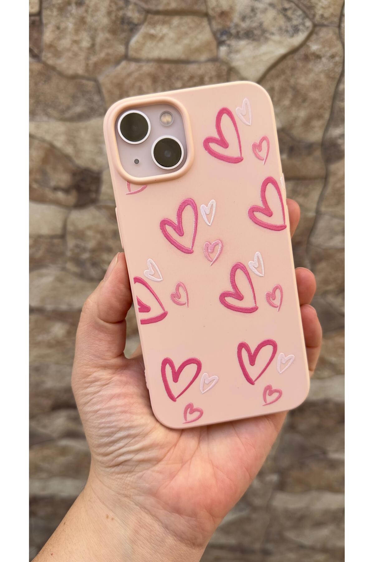 iPhone 13 Uyumlu Pembe Kalp Desenli Silikon Darbe Emici Klasik Korumalı Rubber Kılıf