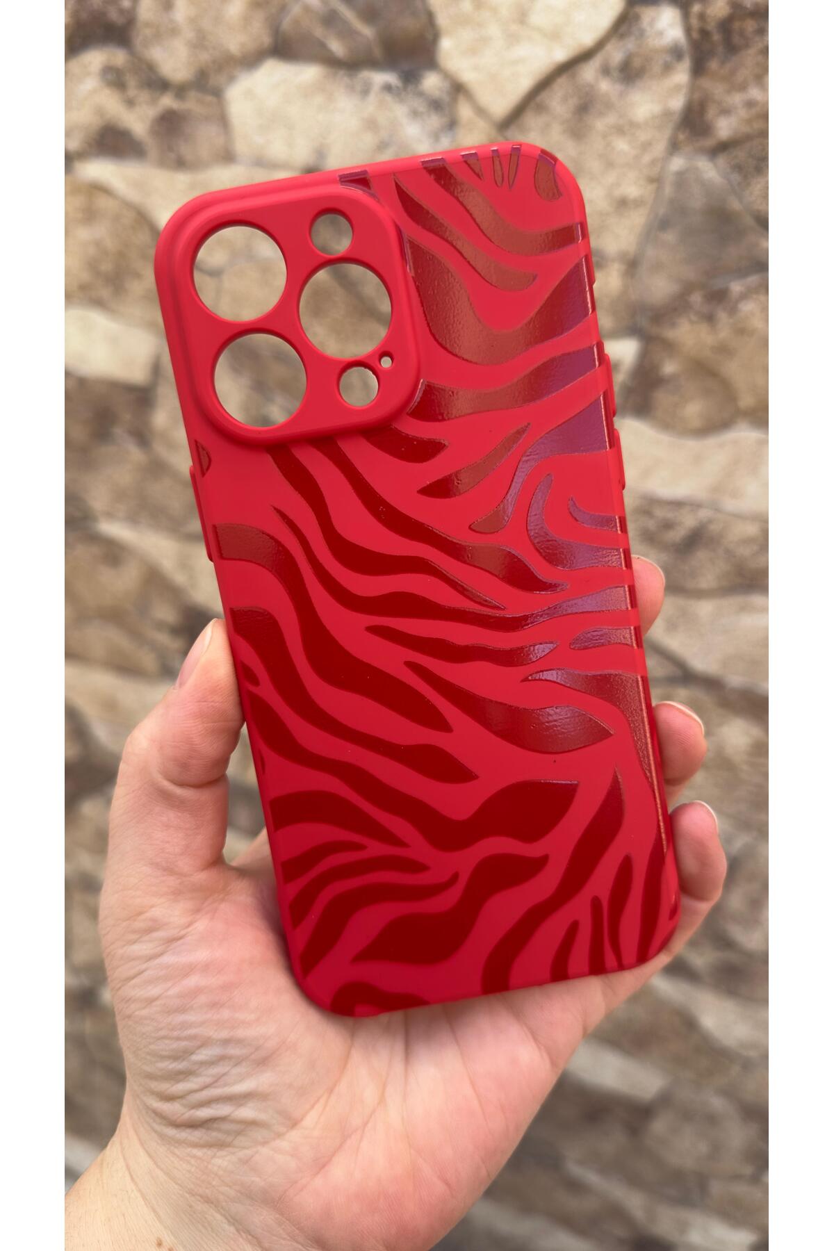 iPhone 14 Pro Max Uyumlu Kırmızı Zebra Desenli Silikon Darbe Emici Klasik Korumalı Rubber Kılıf