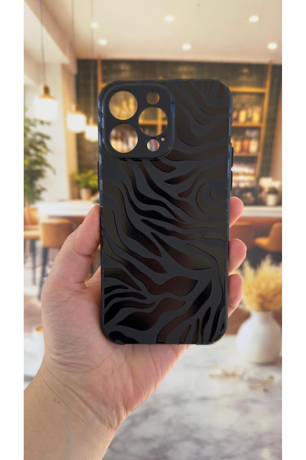 iPhone 14 Pro Max Uyumlu Zebra Desenli Silikon Darbe Emici Klasik Korumalı Rubber Kılıf