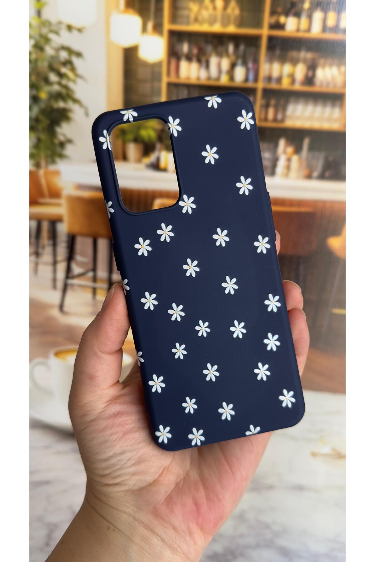 Oppo A74 Uyumlu Mini Papatya Desenli Silikon Darbe Emici Klasik Korumalı Rubber Kılıf