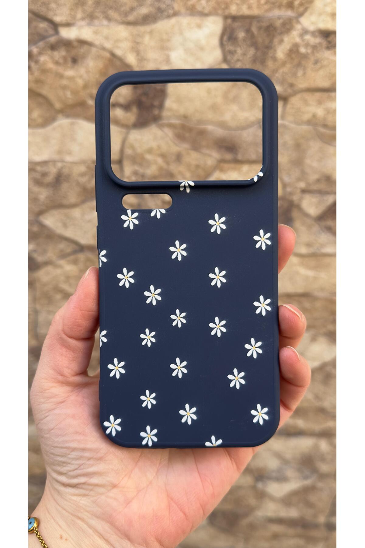 MI 17 Pro Max Uyumlu Mini Papatya Desenli Silikon Darbe Emici Klasik Korumalı Rubber Kılıf