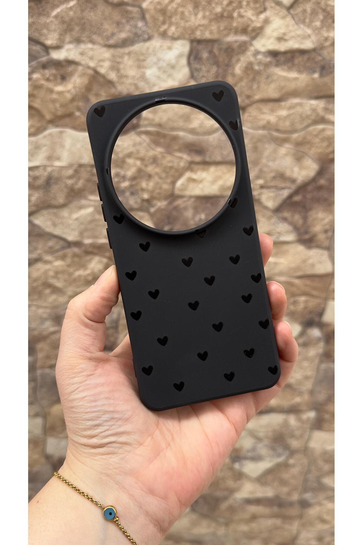 Mİ 15 Ultra Uyumlu Mini Siyah Kalp Desenli Silikon Darbe Emici Klasik Korumalı Rubber Kılıf
