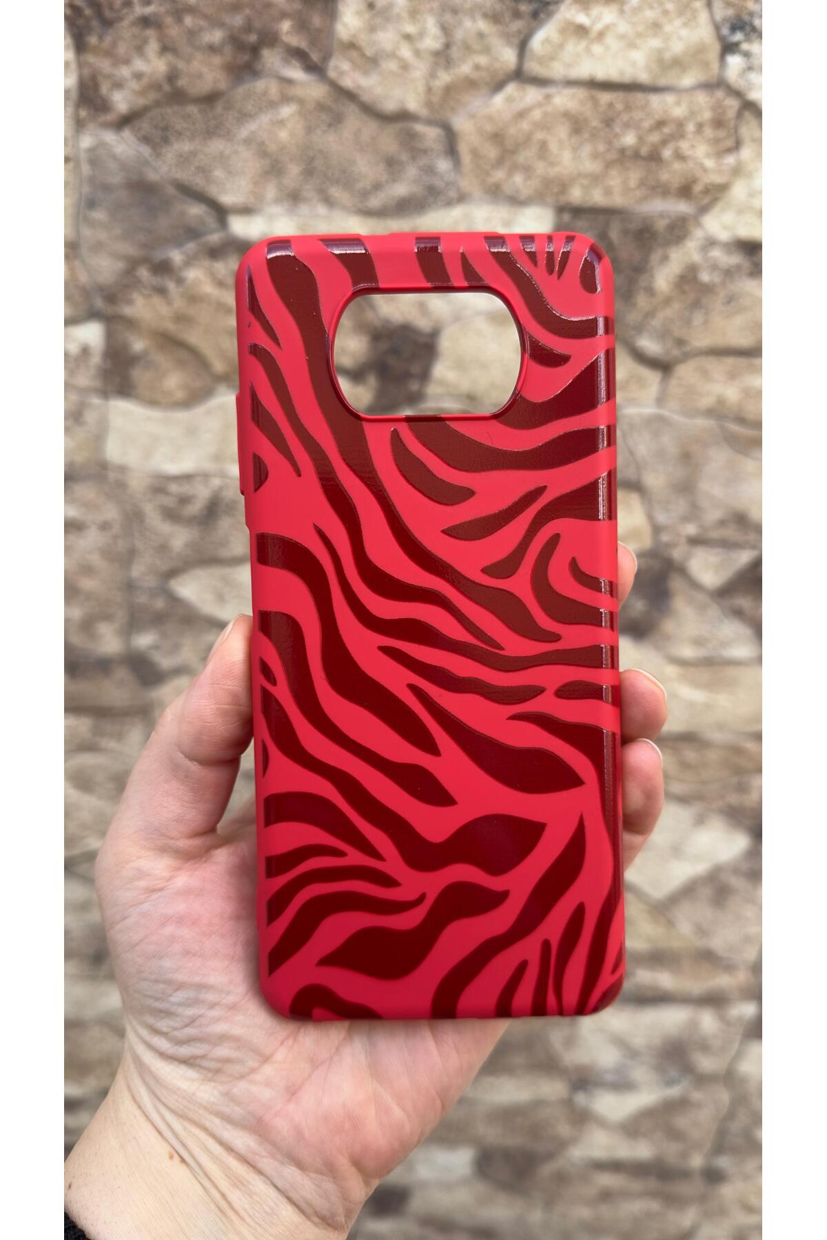 Poco X3 ve X3 Pro Uyumlu Kırmızı Zebra Desenli Silikon Darbe Emici Klasik Korumalı Rubber Kılıf