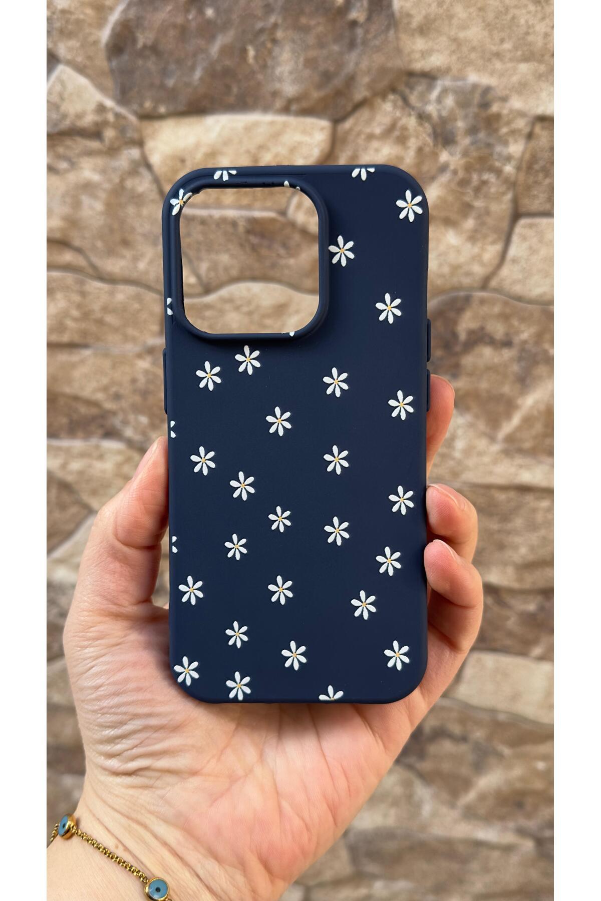 Iphone 15 Pro Uyumlu Mini Papatya Desenli Silikon Darbe Emici Klasik Korumalı Rubber Kılıf