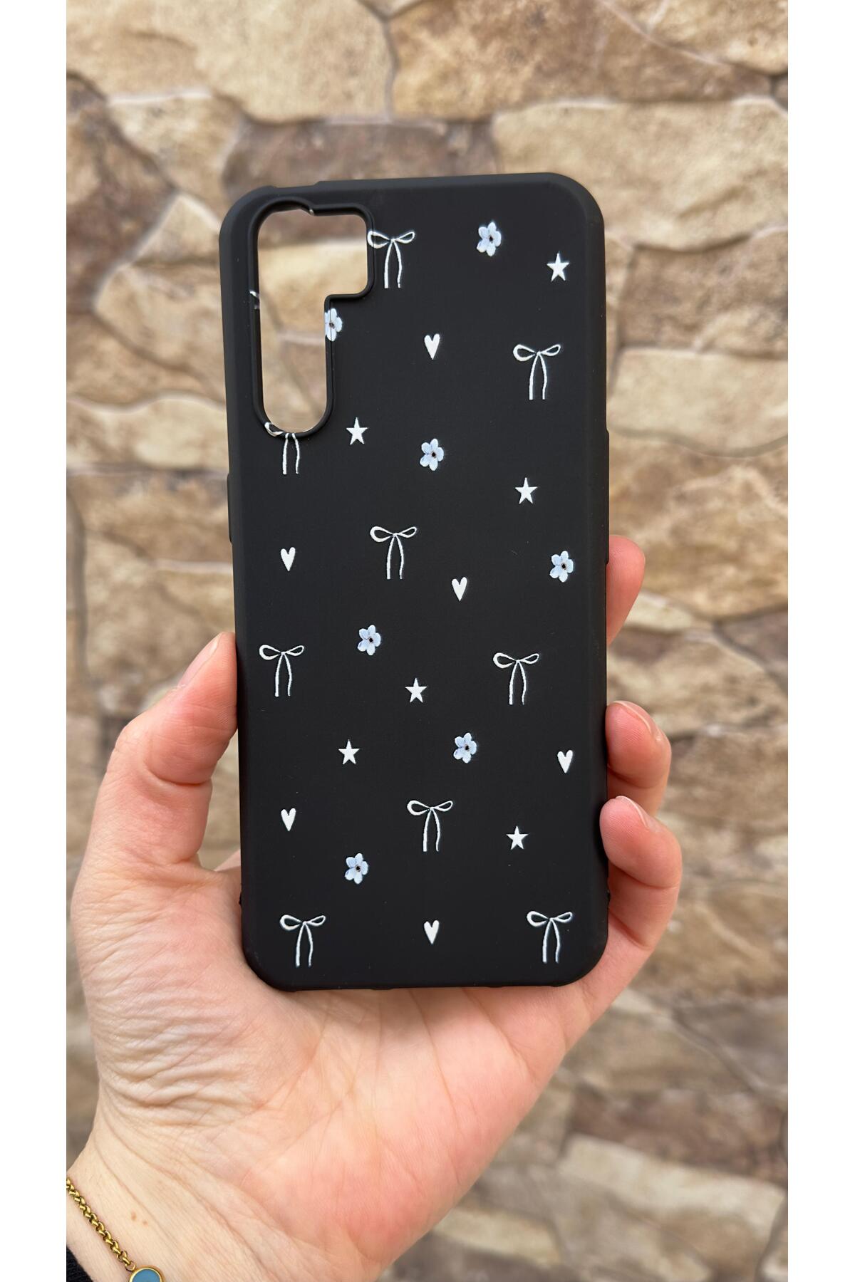 Oppo A91 Uyumlu Mini Fiyonk Desenli Silikon Darbe Emici Klasik Korumalı Rubber Kılıf