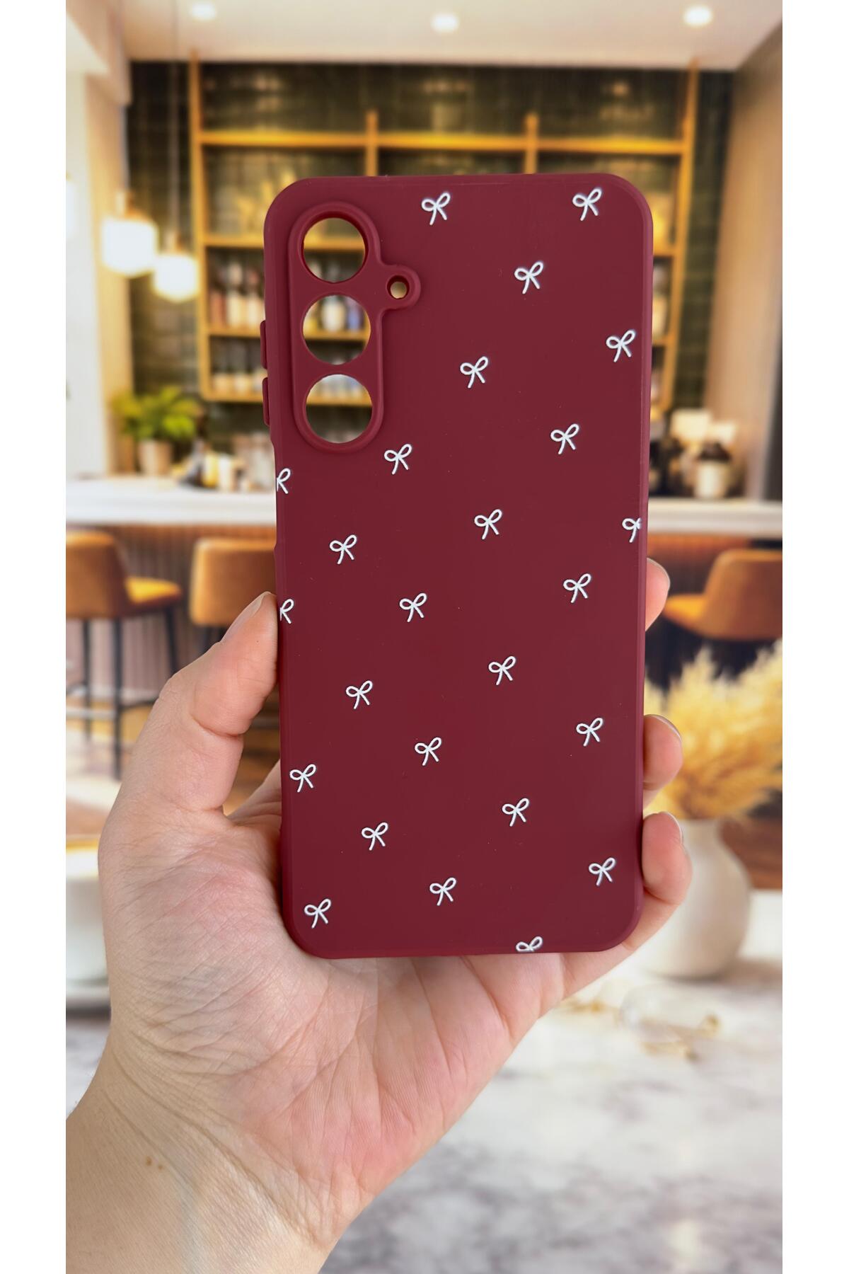 Samsung Galaxy S24FE Uyumlu Beyaz Fiyonk Desenli Silikon Darbe Emici Klasik Korumalı Rubber Kılıf