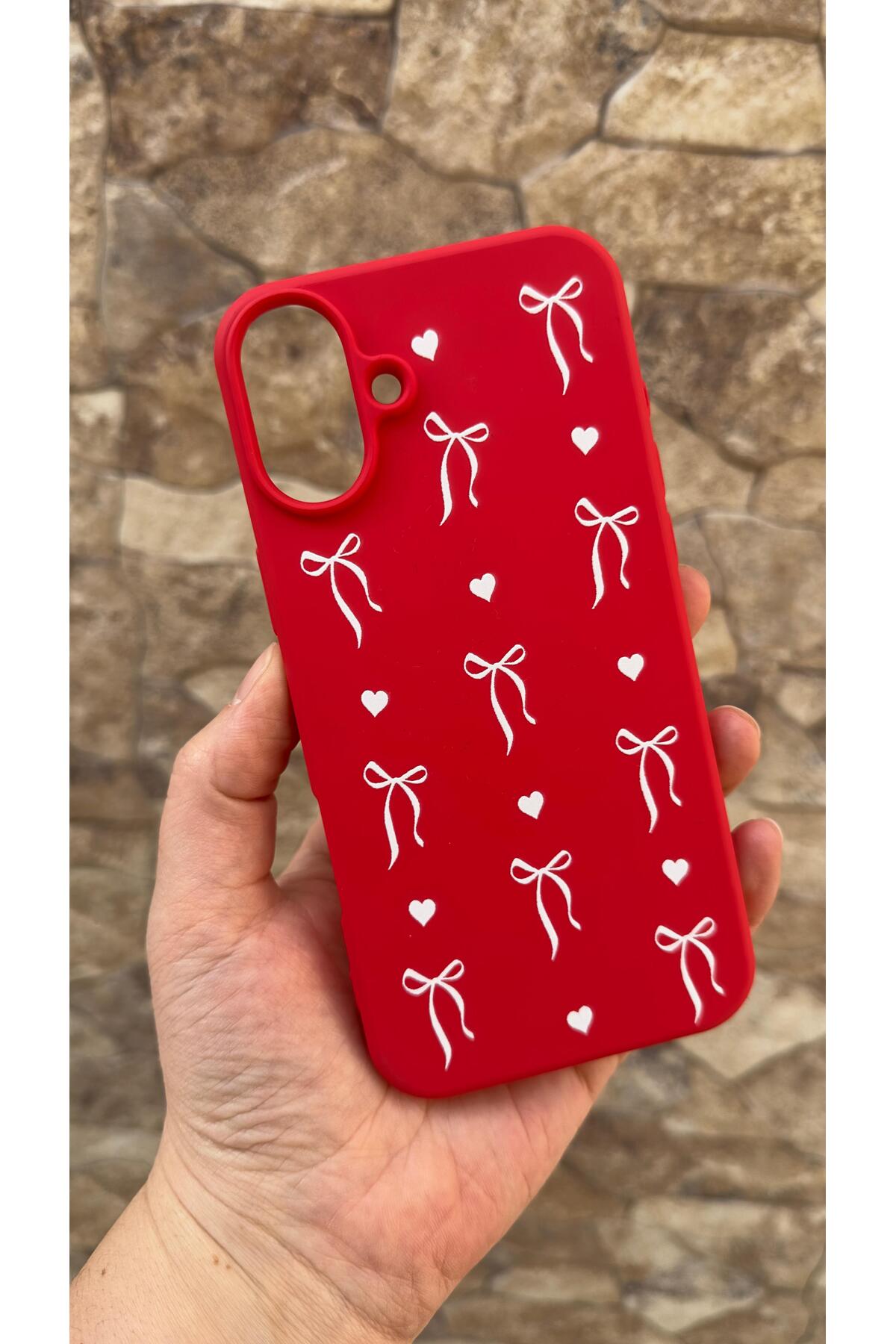 iPhone 16 Plus Uyumlu Kalpli Fiyonk Desenli Silikon Darbe Emici Klasik Korumalı Rubber Kılıf