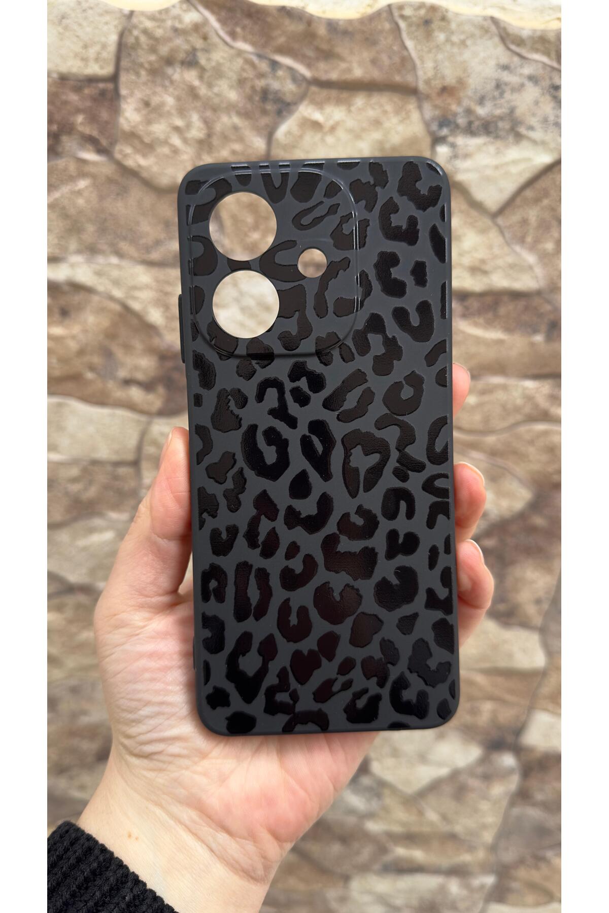 Oppo A3 Uyumlu Siyah Leopar Desenli Silikon Darbe Emici Klasik Korumalı Rubber Kılıf