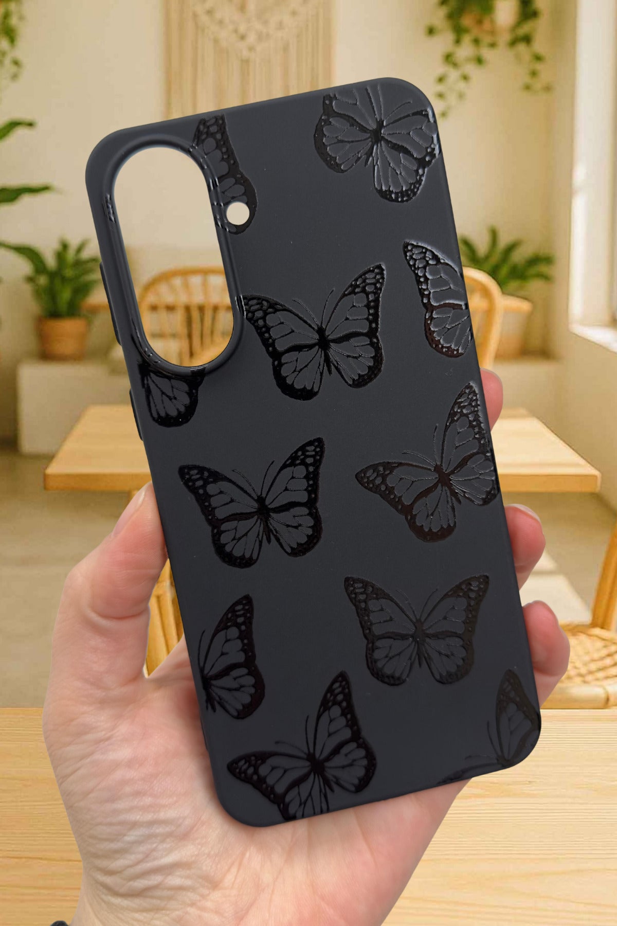 Samsung Galaxy A37 Uyumlu Siyah Kelebek Desenli Silikon Darbe Emici Klasik Korumalı Rubber Kılıf