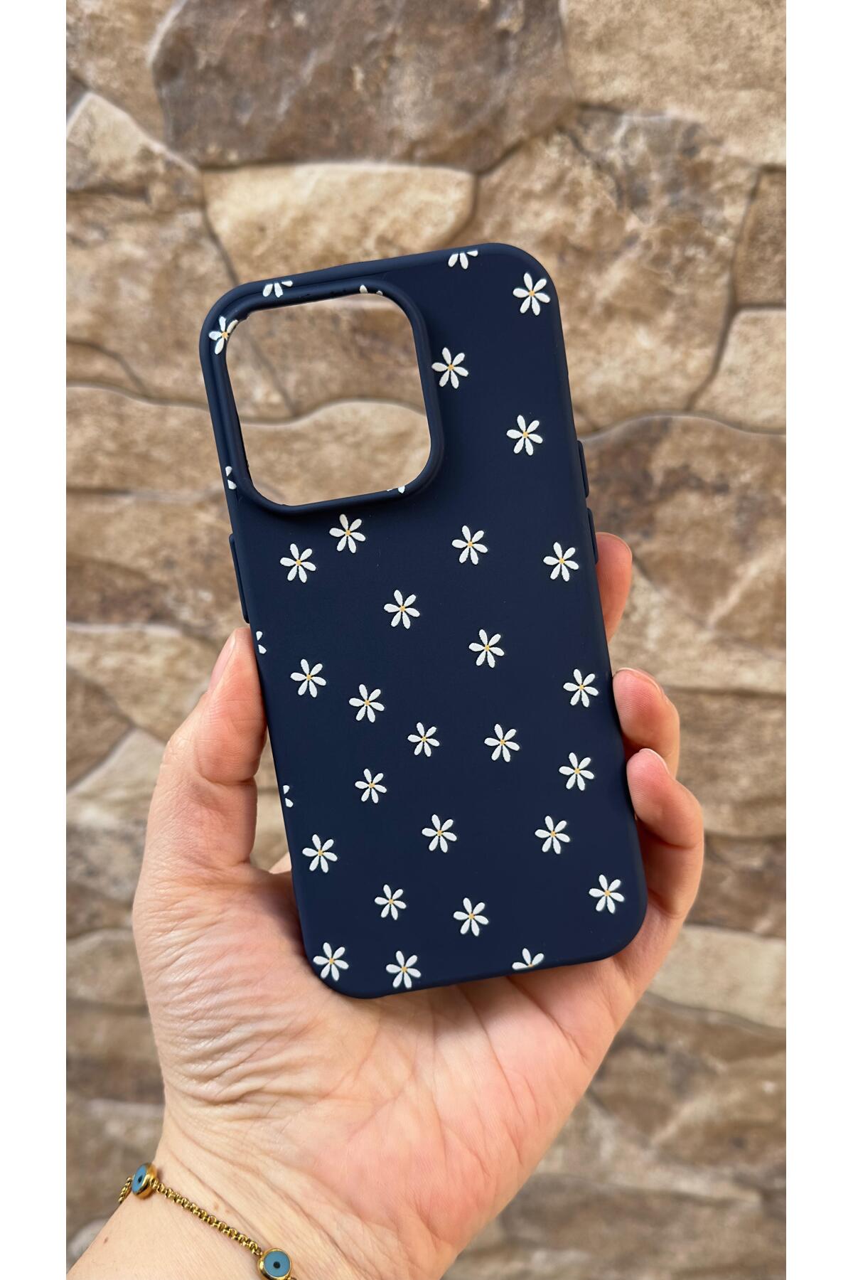 Iphone 15 Pro Uyumlu Mini Papatya Desenli Silikon Darbe Emici Klasik Korumalı Rubber Kılıf