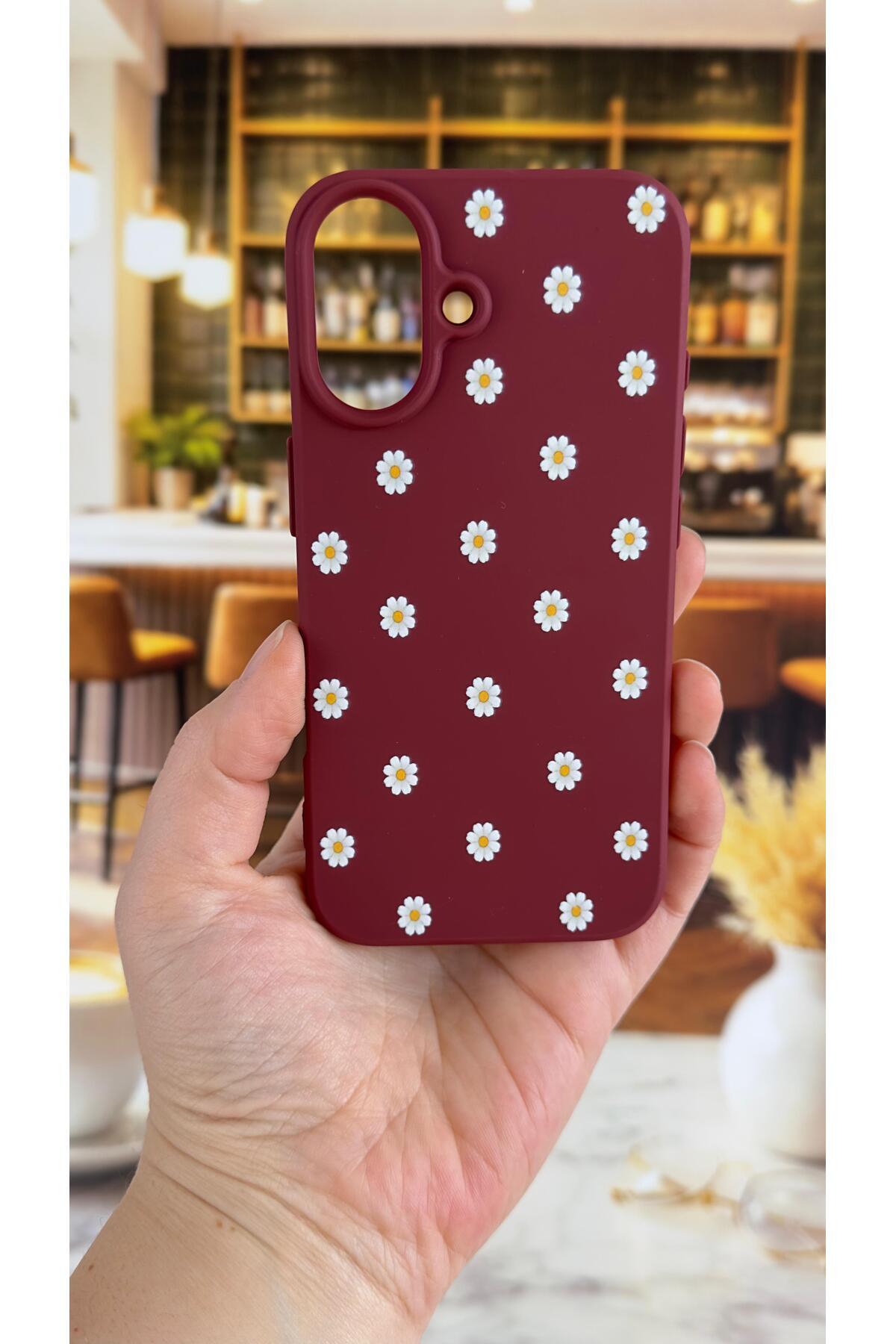 iPhone 16 Uyumlu Beyaz Papatya Desenli Silikon Darbe Emici Klasik Korumalı Rubber Kılıf