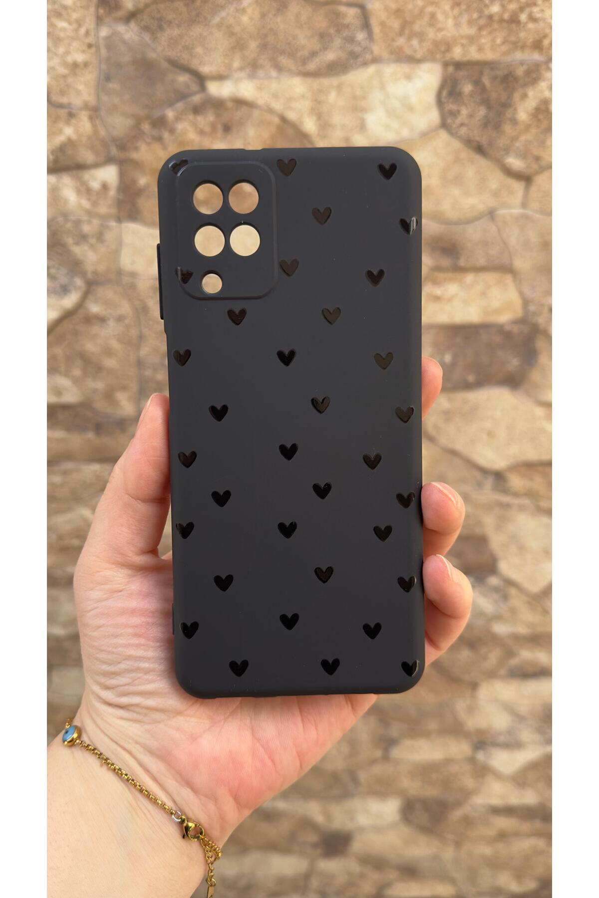 Samsung Galaxy A22 Uyumlu Mini Siyah Kalp Desenli Silikon Darbe Emici Klasik Korumalı Rubber Kılıf