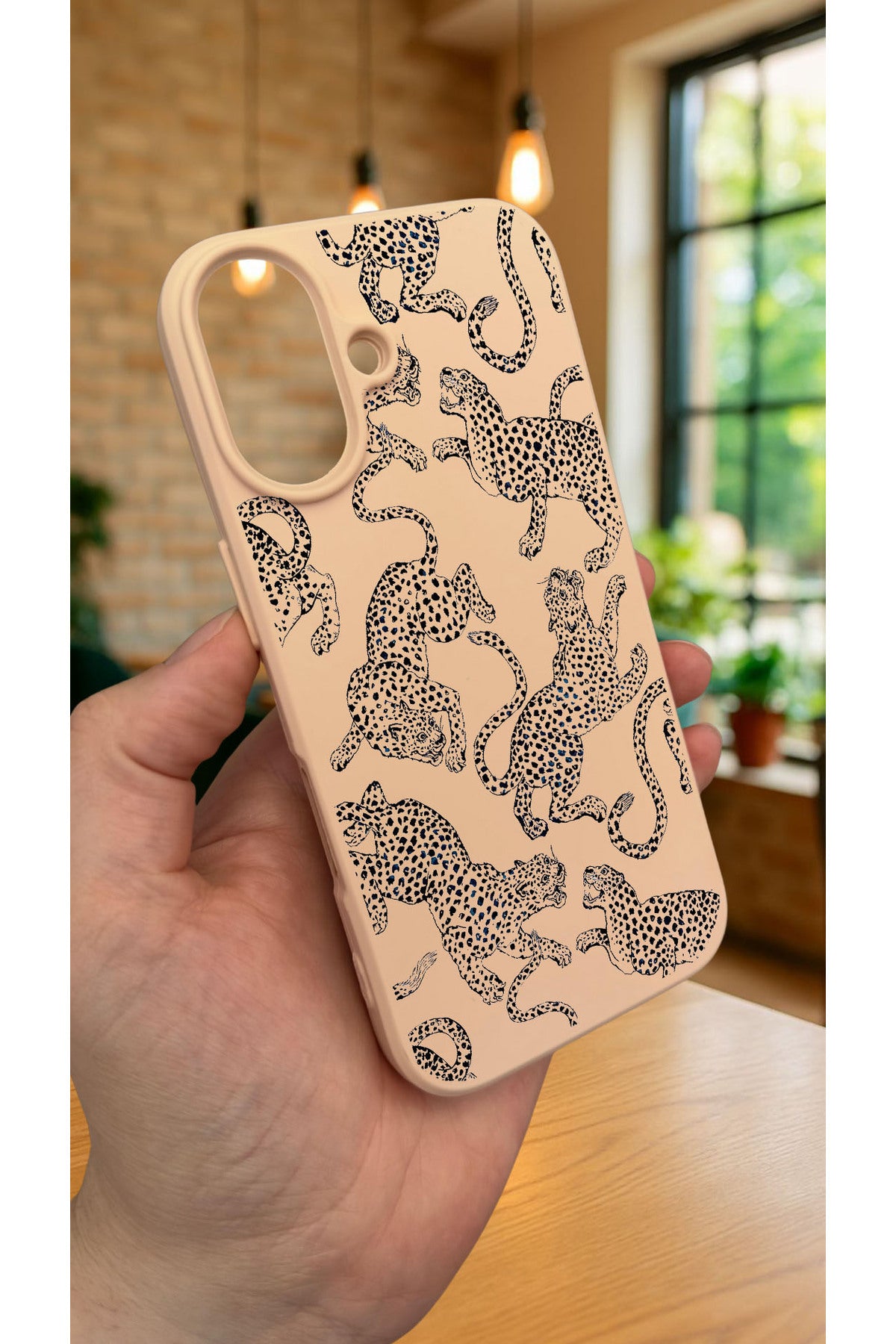 iPhone 16 - LEOPAR DESENLİ Silikon Darbe Emici Klasik Korumalı Rubber Kılıf