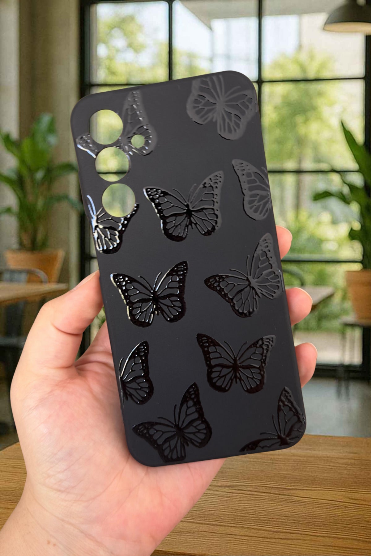 Samsung Galaxy A25 - Siyah Kelebek Desenli Silikon Darbe Emici Klasik Korumalı Rubber Kılıf
