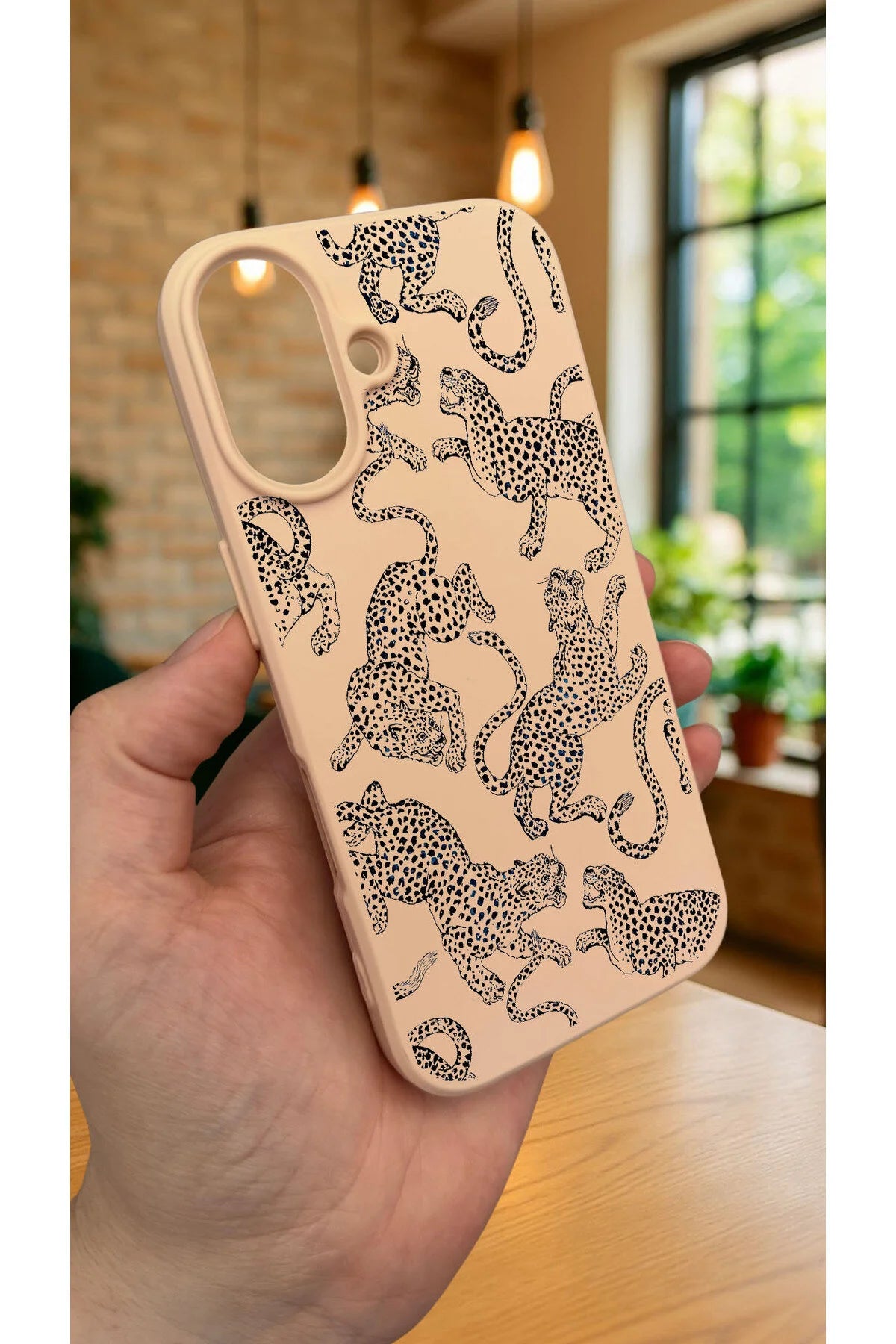 iPhone 16 Plus -LEOPAR DESENLİ Silikon Darbe Emici Klasik Korumalı Rubber Kılıf
