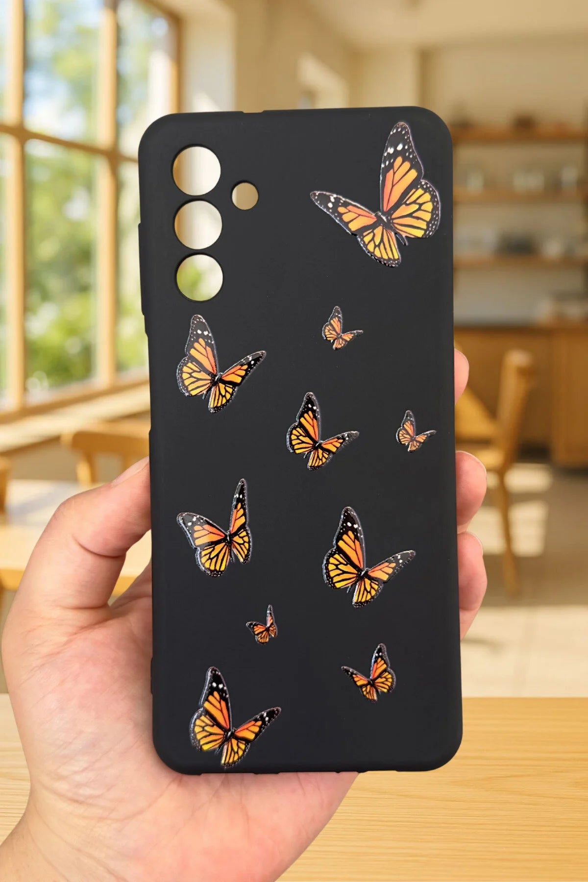 Samsung Galaxy A04s - Turuncu Kelebek Desenli Silikon Darbe Emici Klasik Korumalı Rubber Kılıf