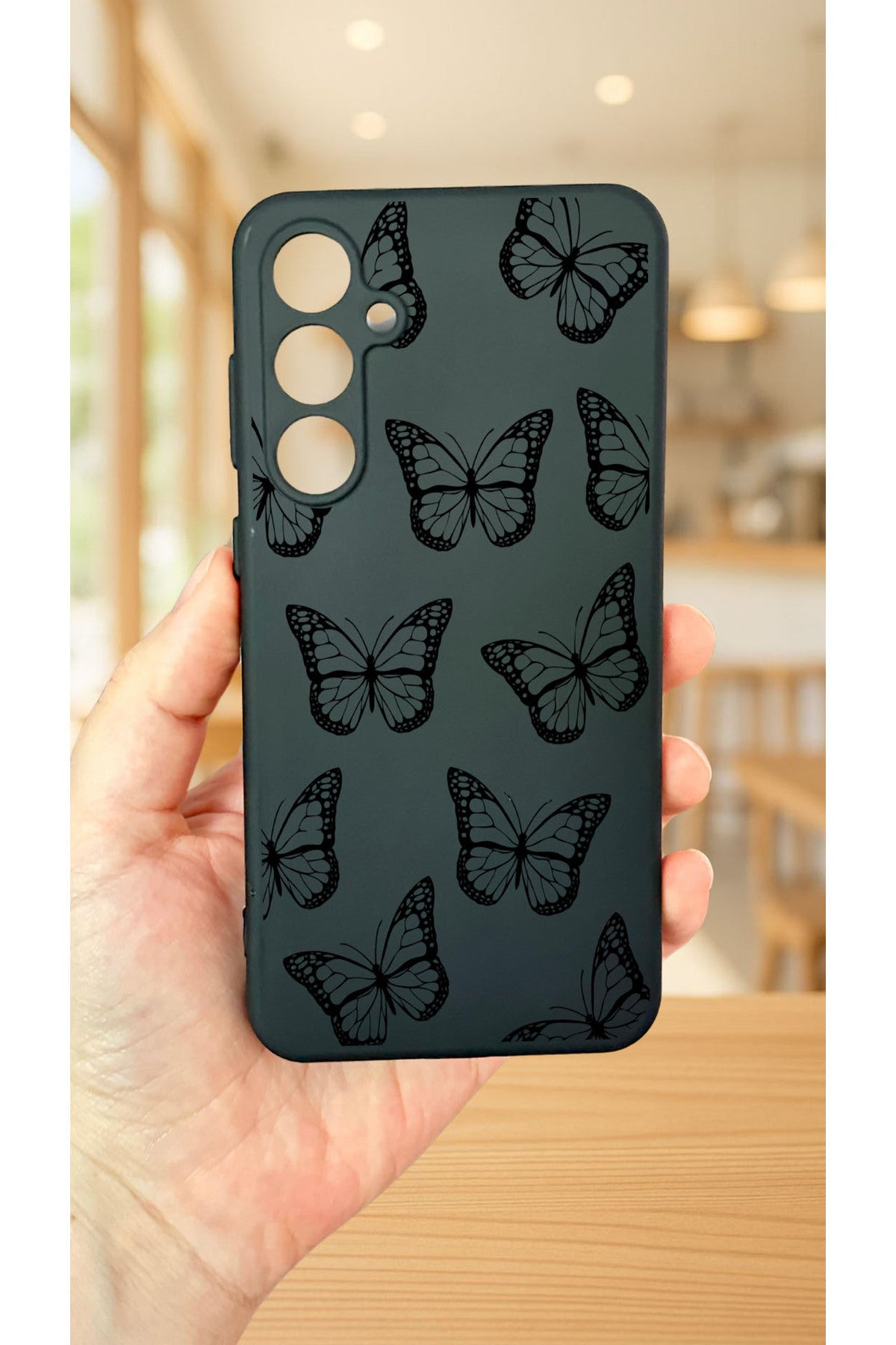 Samsung Galaxy S23FE - SİYAH KELEBEK DESENLİ Silikon Darbe Emici Klasik Korumalı Rubber Kılıf