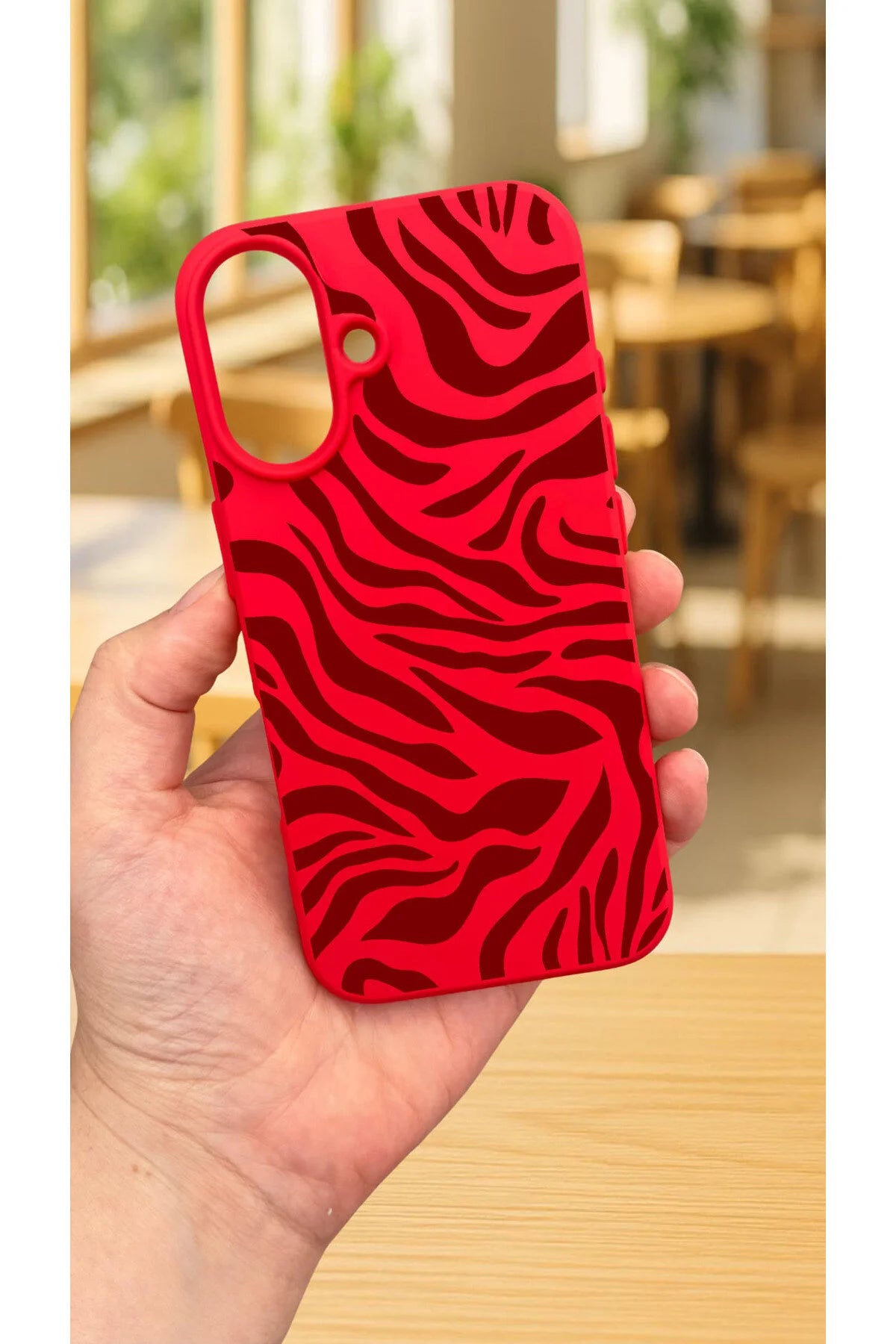 iPhone 16 - KIRMIZI ZEBRA DESENLİ Silikon Darbe Emici Klasik Korumalı Rubber Kılıf