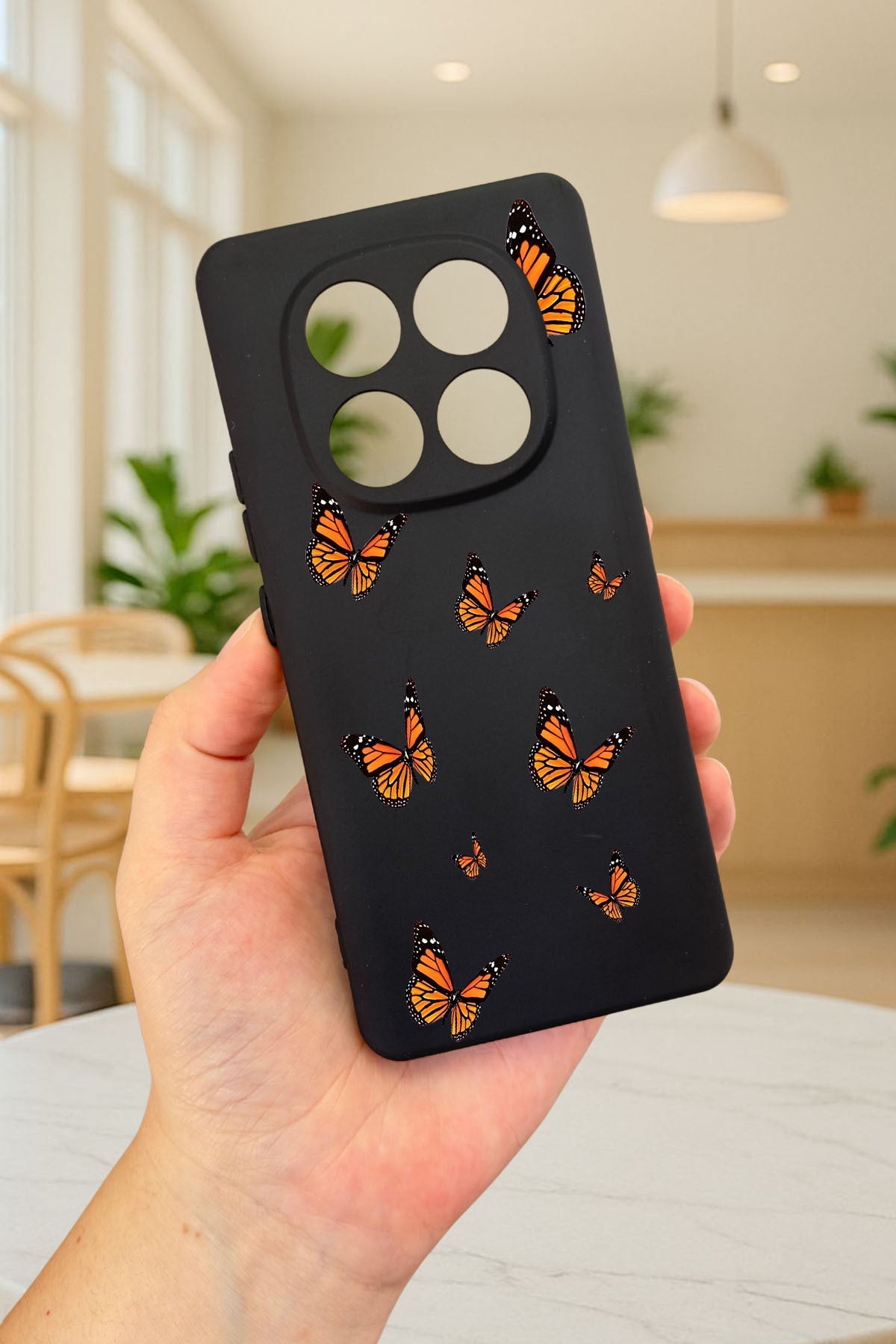 Redmi Note 14 Pro 4G-TURUNCU KELEBEK DESENLİ Silikon Darbe Emici Klasik Korumalı Rubber Kılıf