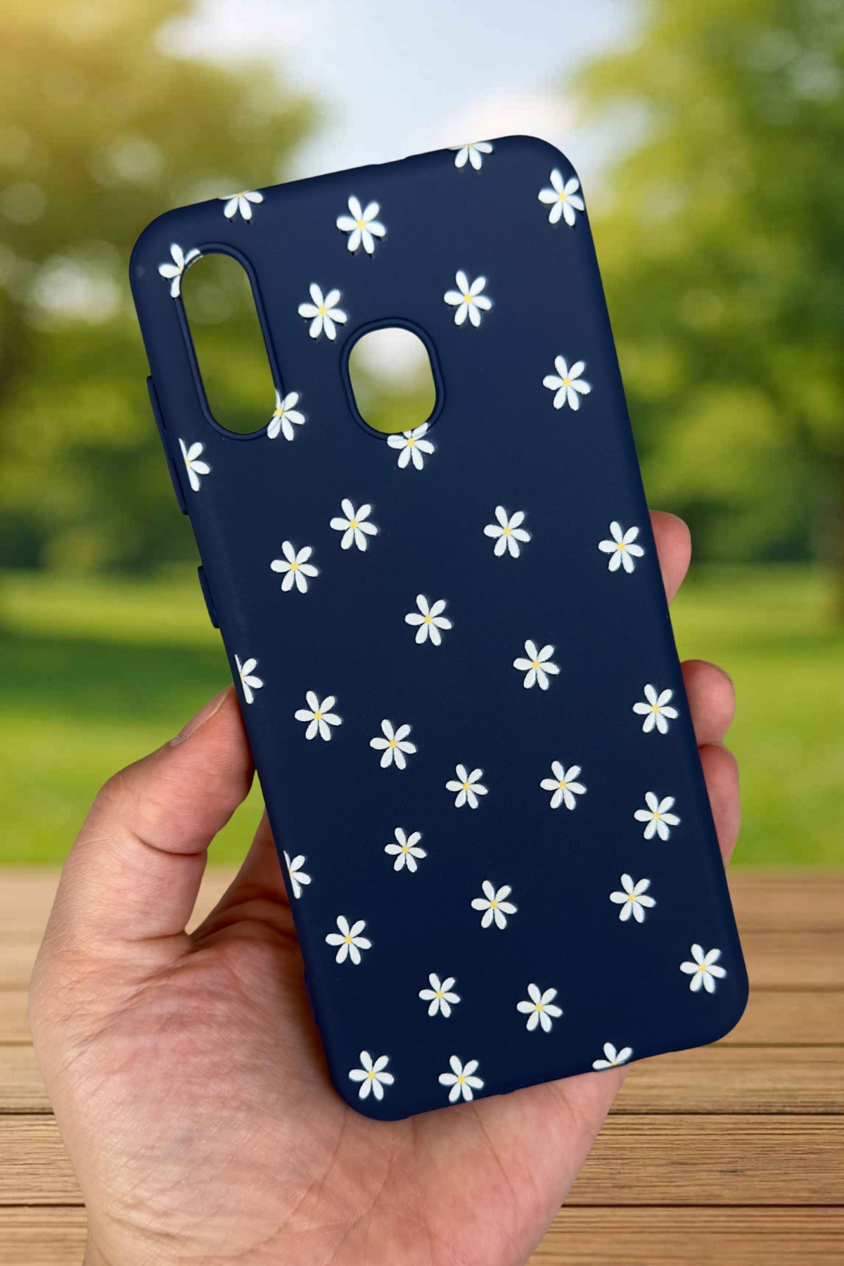 Samsung Galaxy A20 Uyumlu Mini Papatya Desenli Silikon Darbe Emici Klasik Korumalı Rubber Kılıf