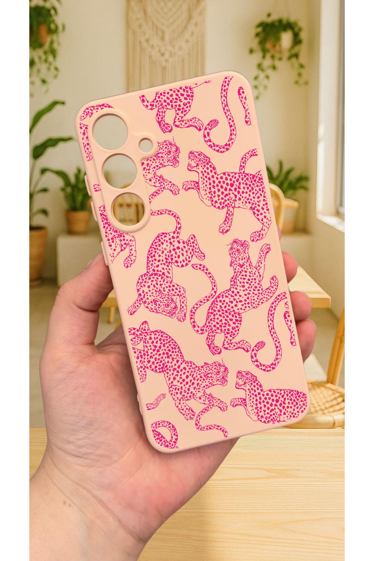 Samsung Galaxy A35 -PEMBE LEOPAR DESENLİ Silikon Darbe Emici Klasik Korumalı Rubber Kılıf