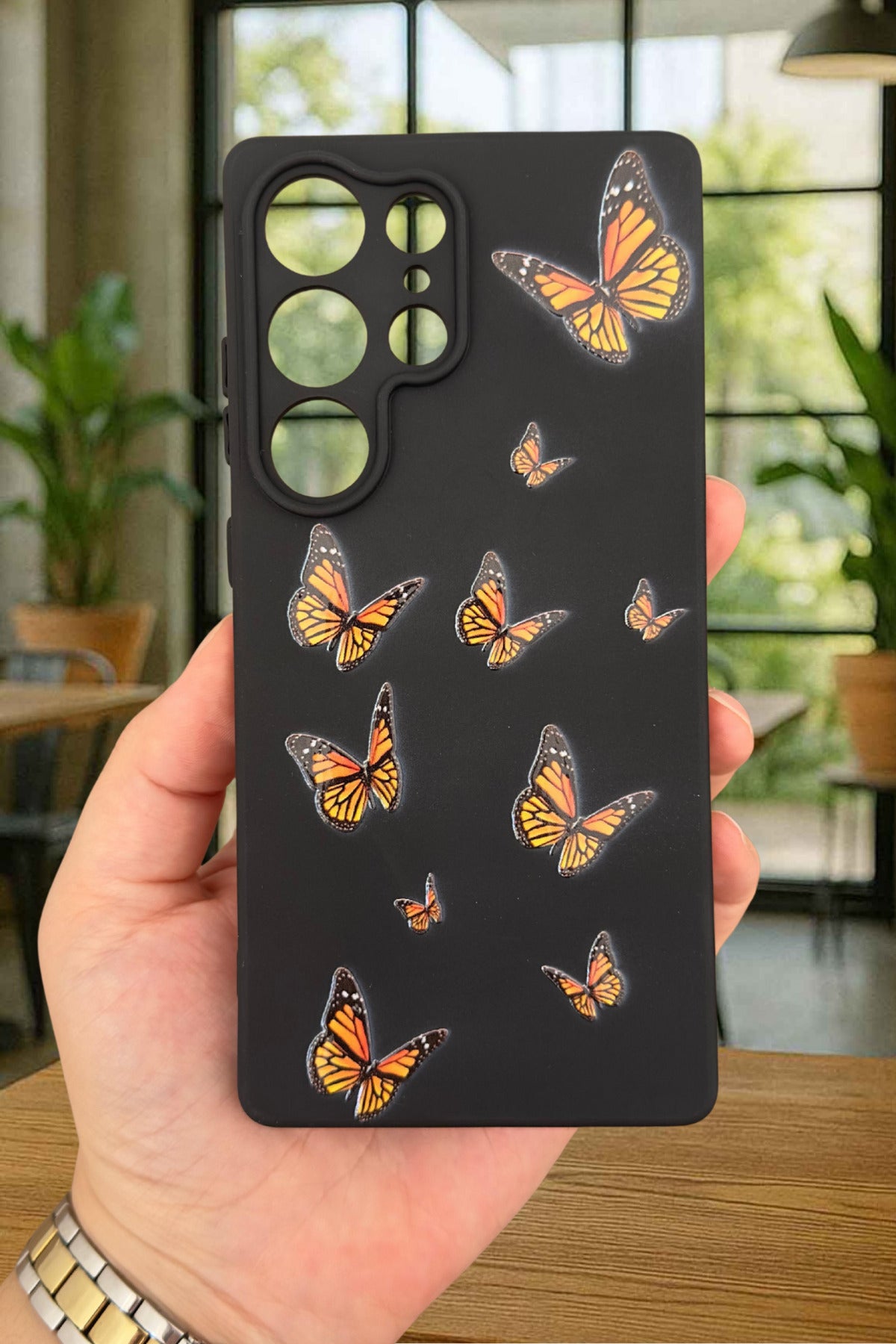Samsung Galaxy S25 Ultra-Turuncu Kelebek Desenli Silikon Darbe Emici Klasik Korumalı Rubber Kılıf