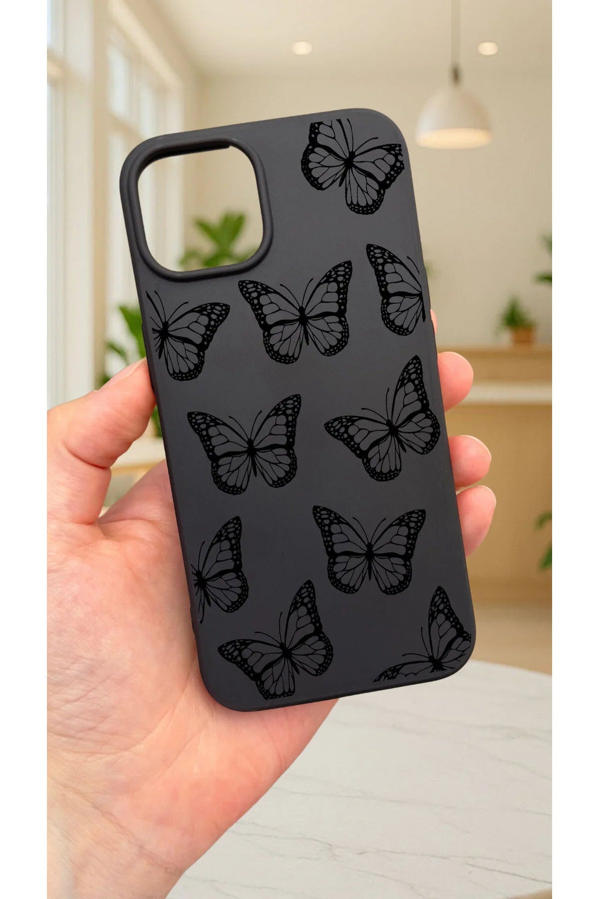 iPhone 13/14 -SİYAH KELEBEK DESENLİ Silikon Darbe Emici Klasik Korumalı Rubber Kılıf