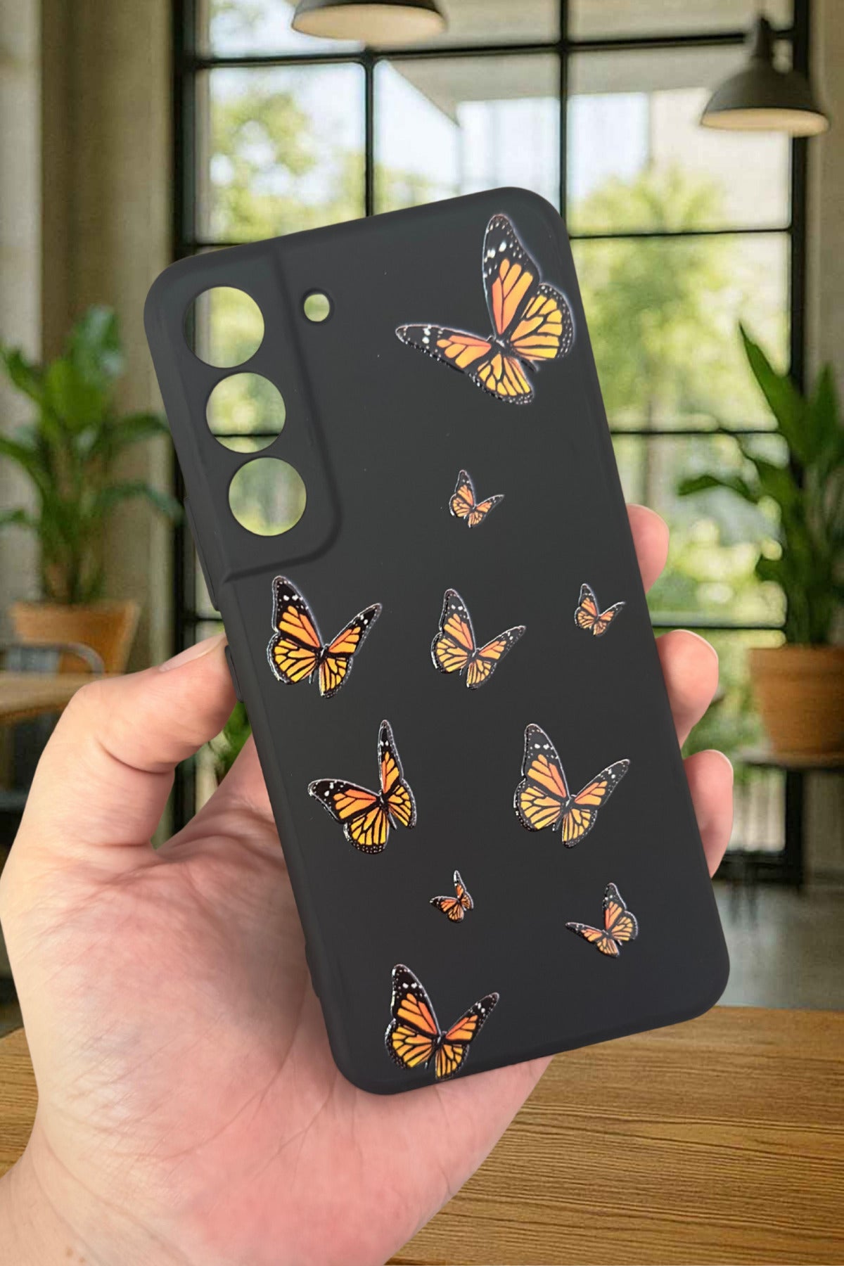 Samsung Galaxy S21 Fe- TURUNCU KELEBEK DESENLİ Silikon Darbe Emici Klasik Korumalı Rubber Kılıf