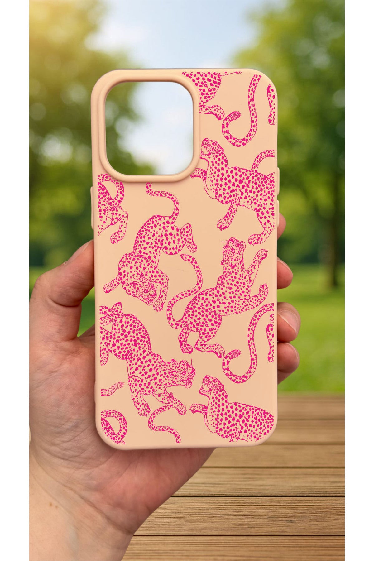 iPhone 15 Pro Max -PEMBE LEOPAR DESENLİ Silikon Darbe Emici Klasik Korumalı Rubber Kılıf