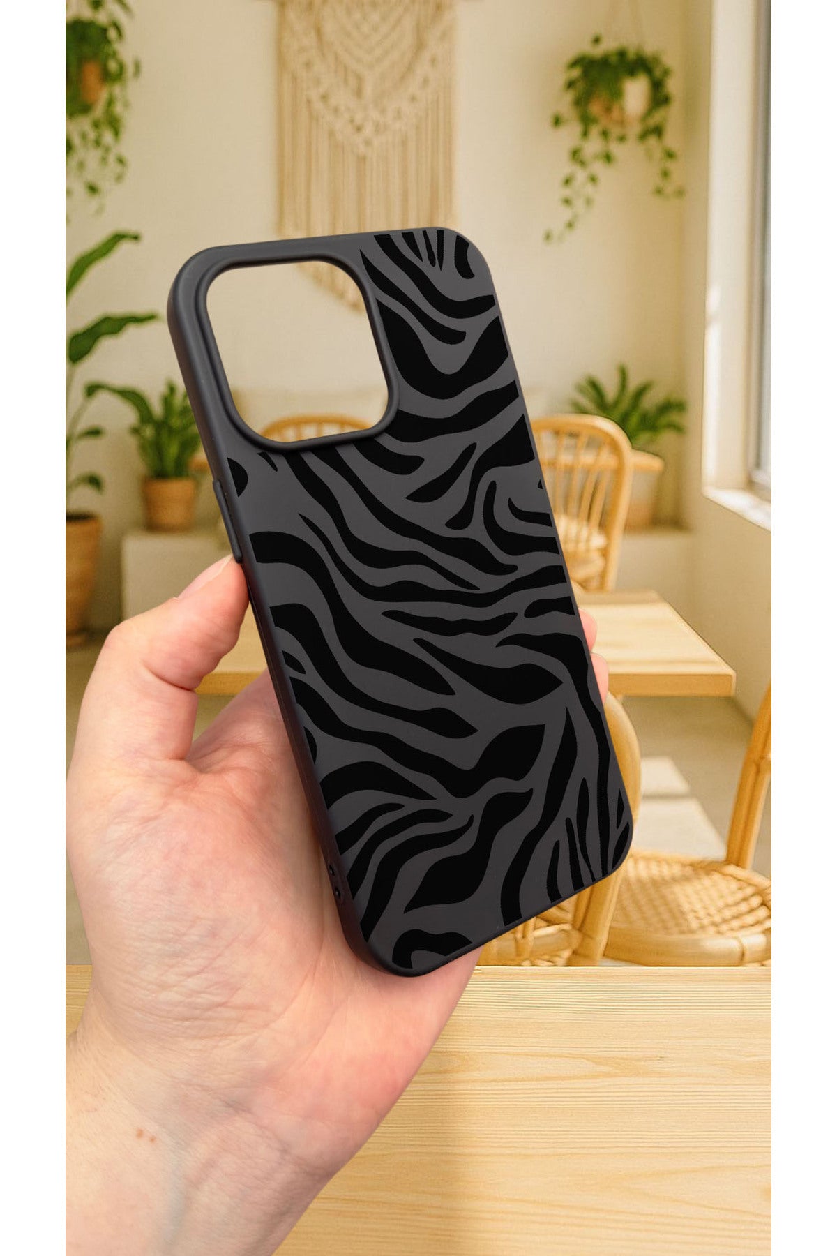 iPhone 16 Pro Max-ZEBRA DESENLİ Silikon Darbe Emici Klasik Korumalı Rubber Kılıf