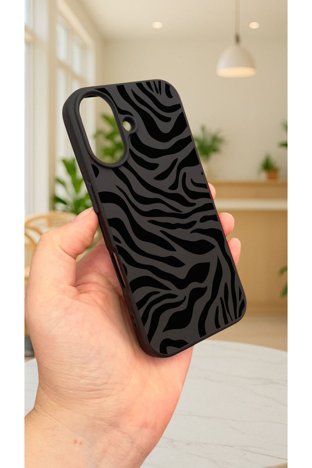 iPhone 16 -ZEBRA DESENLİ Silikon Darbe Emici Klasik Korumalı Rubber Kılıf