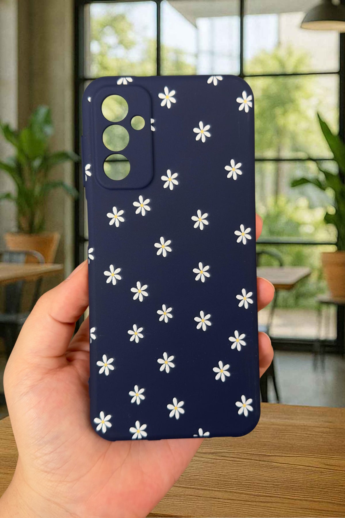 Samsung Galaxy M13 Uyumlu Mini Papatya Desenli Silikon Darbe Emici Klasik Korumalı Rubber Kılıf